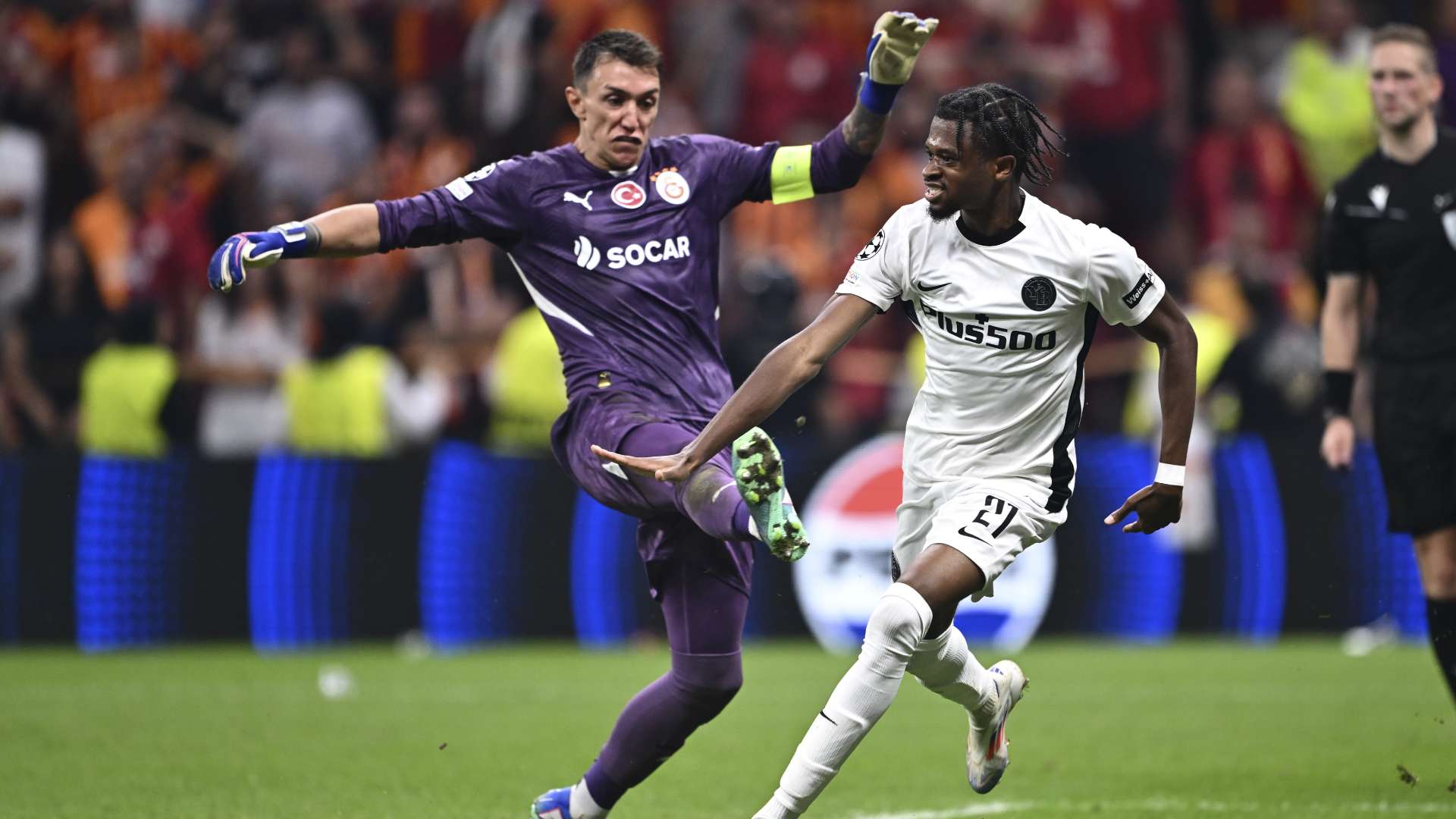 🎥 | Galatasaray keeper earns bizarre red card in UCL qualifier  