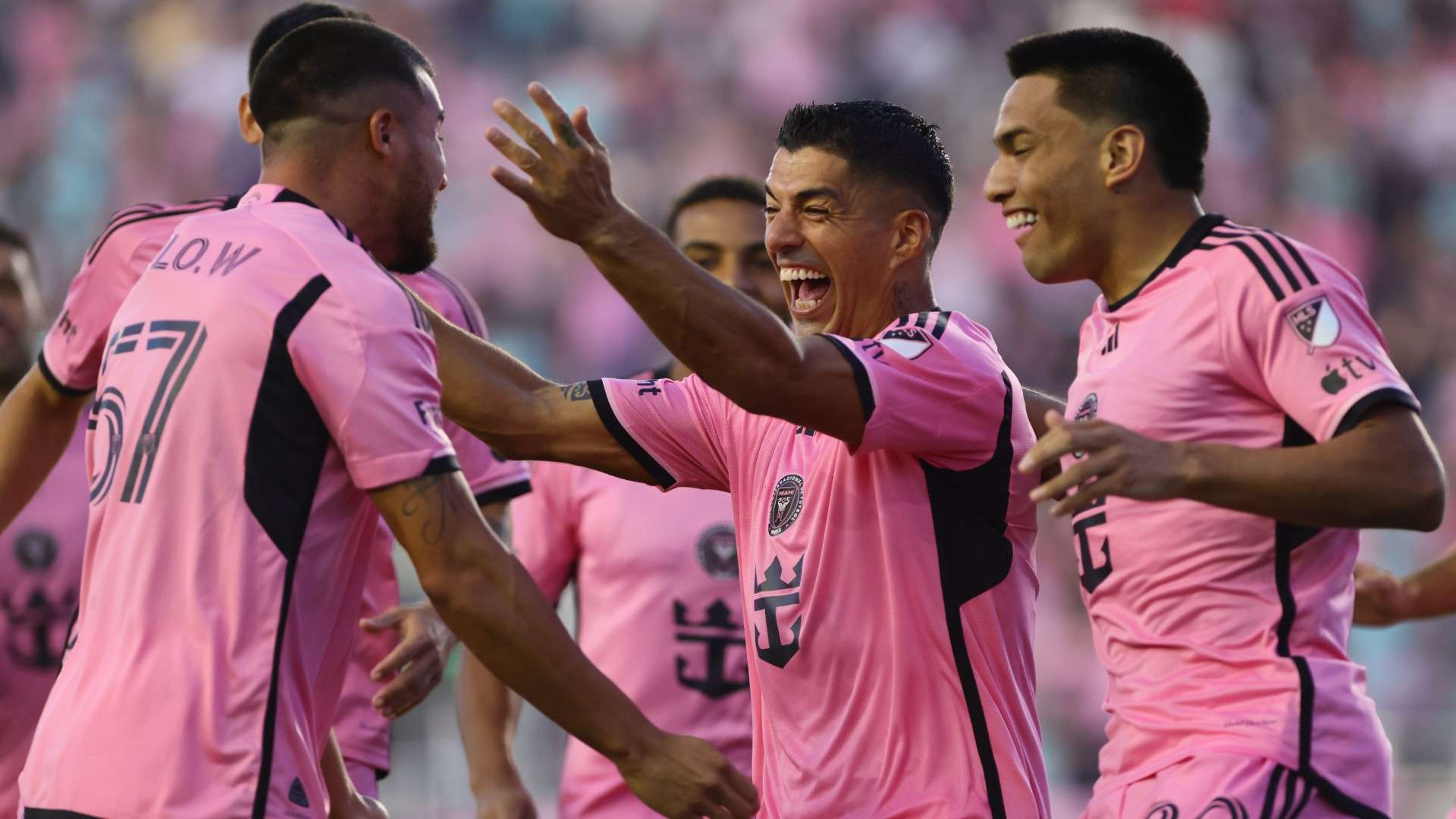 Suarez's brace in opening six minutes paces Miami over FCC  