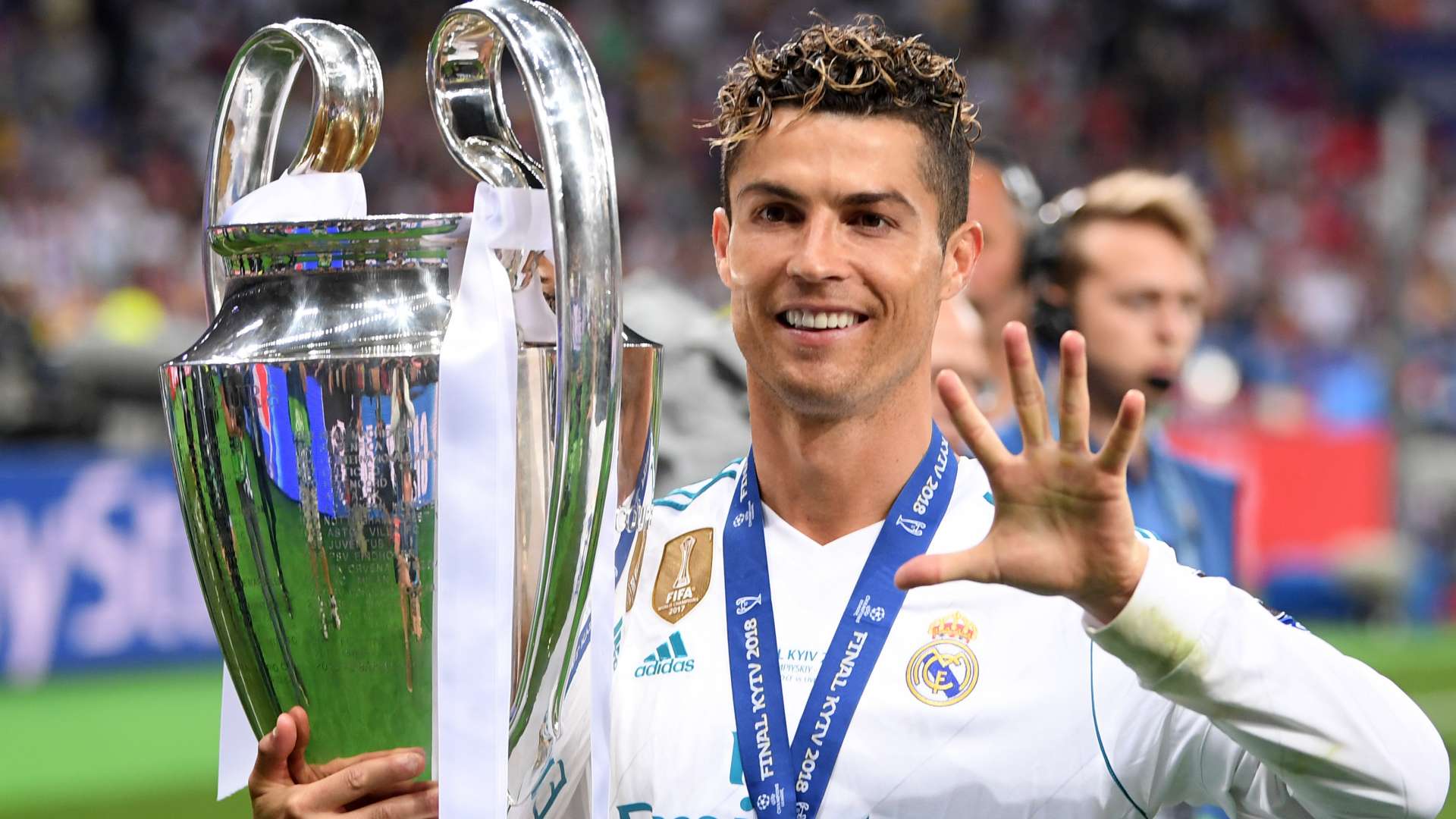 📽️ | Haaland, Van Dijk name Ronaldo when asked a UCL question  