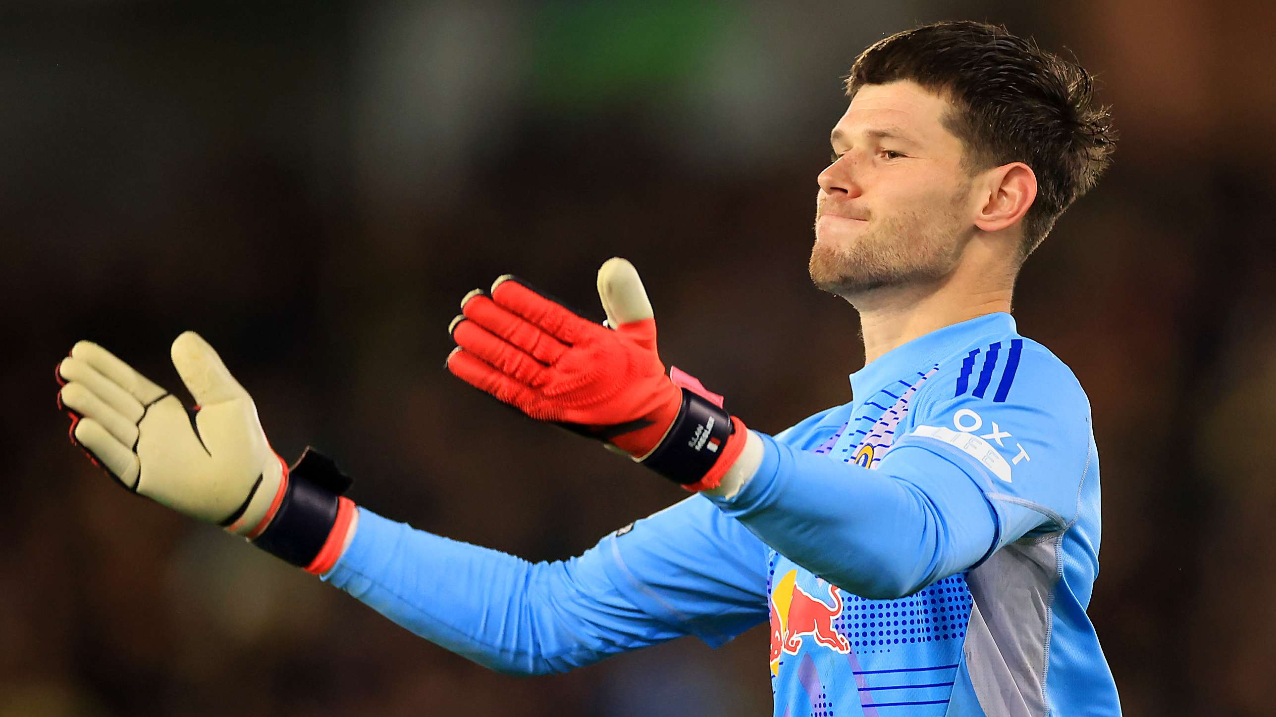 📽️ | Leeds 'keeper's horror error ends in freak last-second goal  