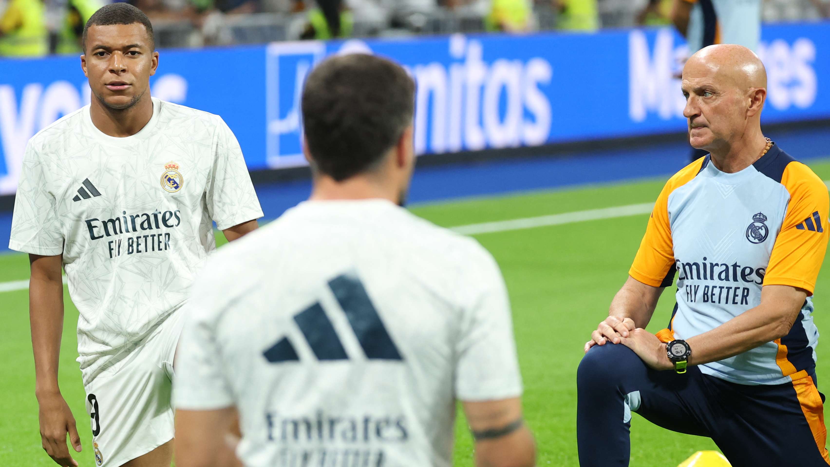 Real Madrid at risk of mutiny over 'distrust' in coach  