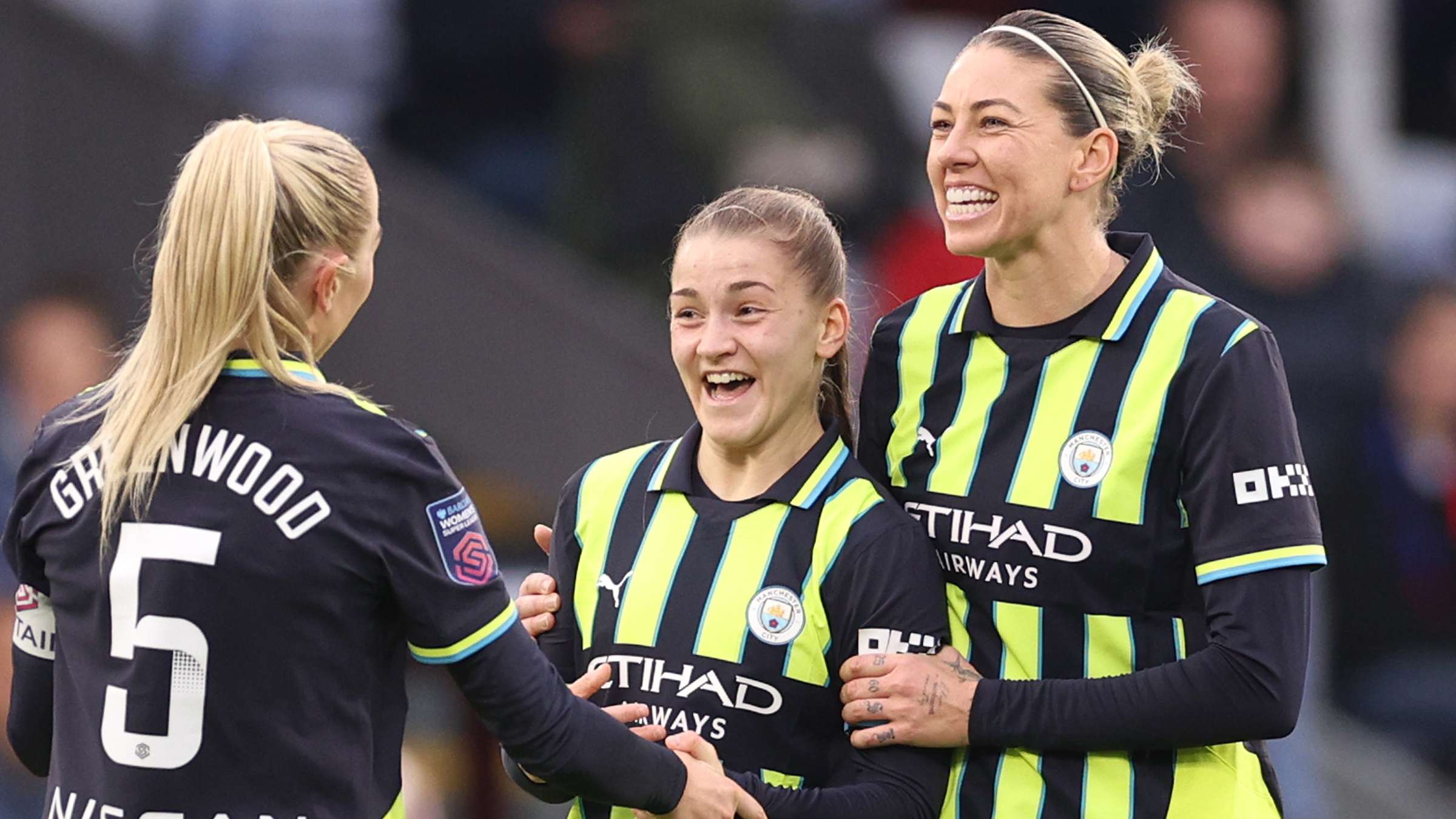 Park inspires easy win for table-toppers Man City  