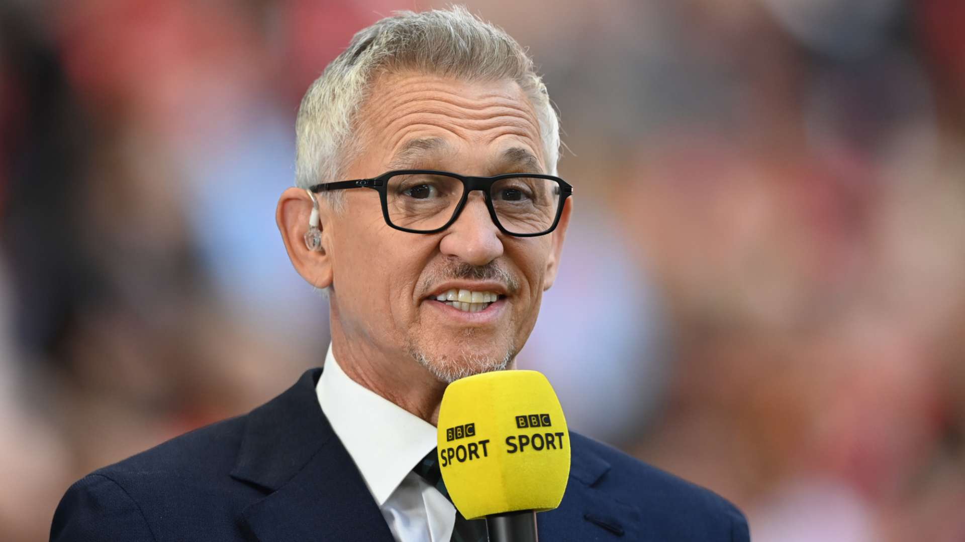 Gary Lineker sings football rendition of 12 Day of Christmas  