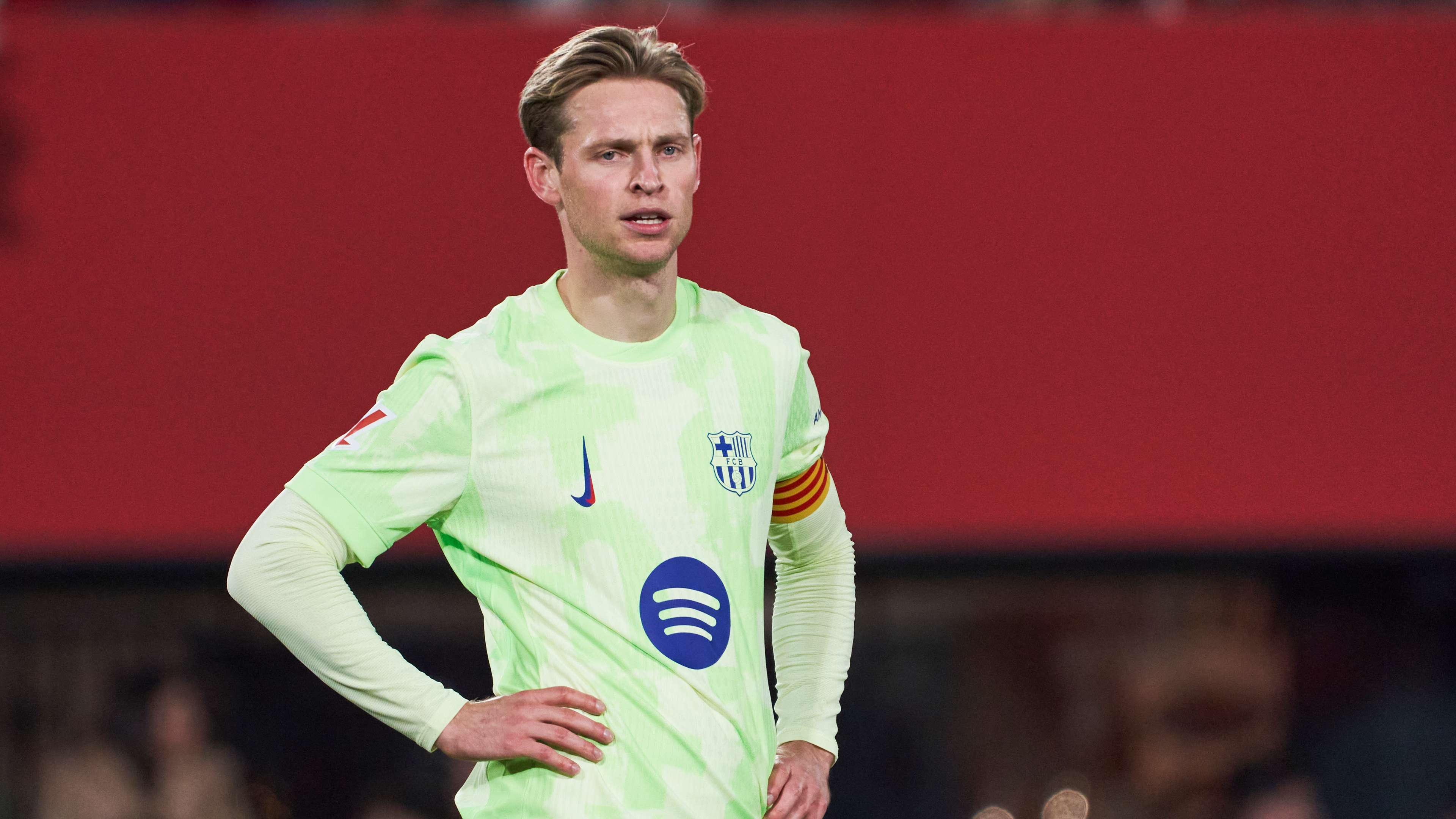 Barcelona open to selling De Jong after boos from the fans  