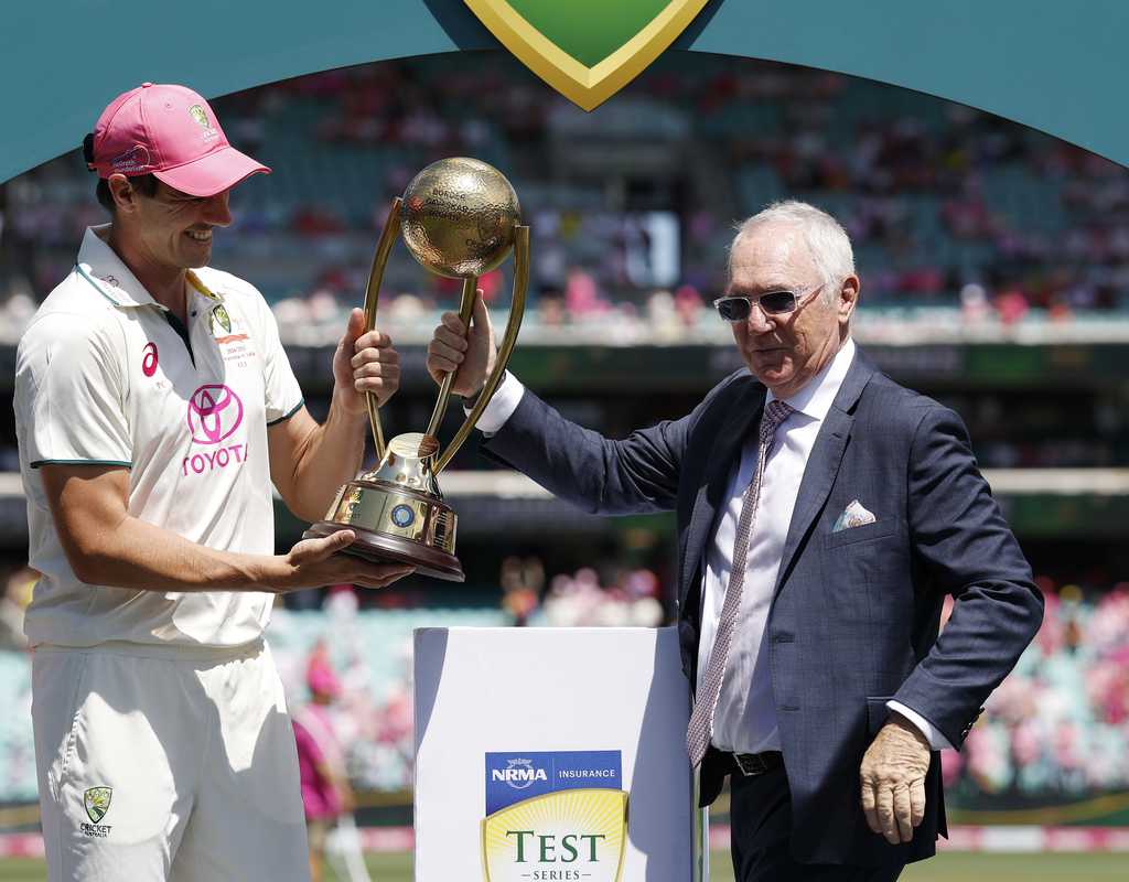 CA keeps Gavaskar out of presentation ceremony; admits to the error later  