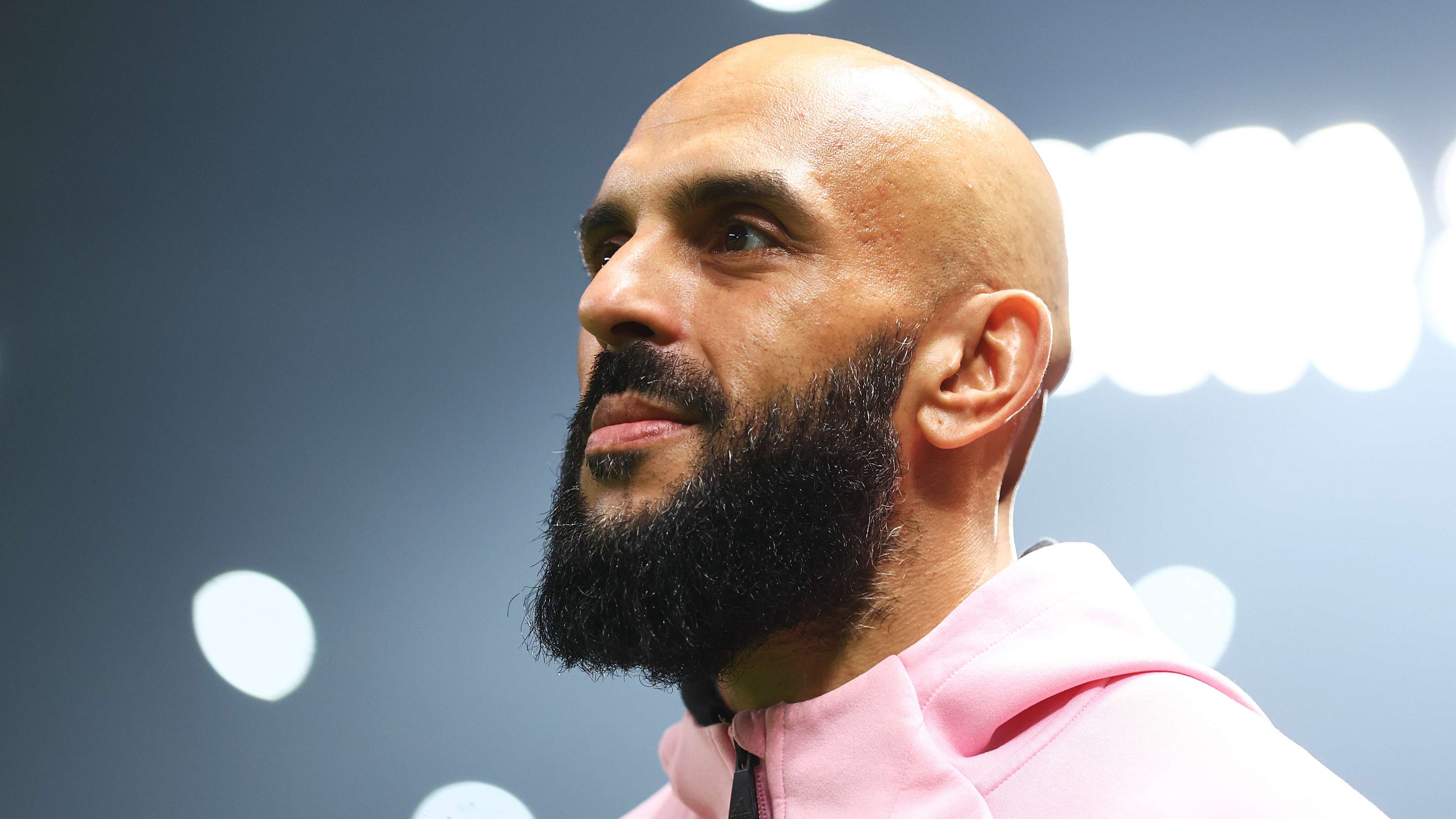 Messi's bodyguard issues statement following pitch invasion  