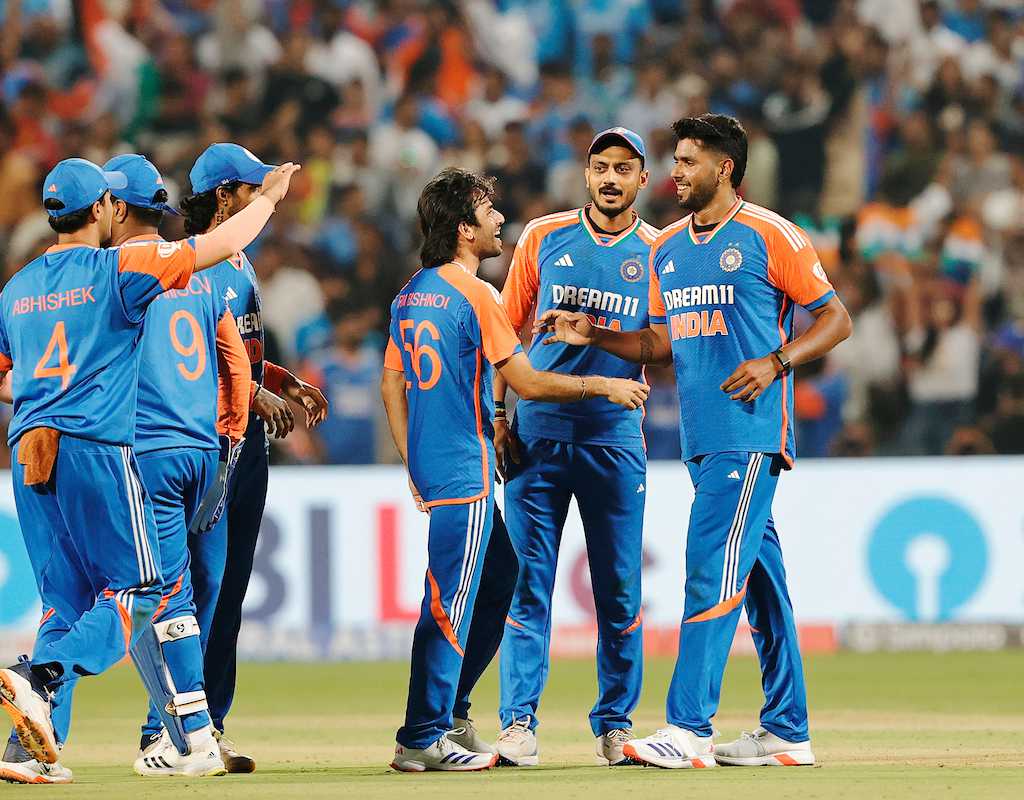 Buoyed India aim to extend England's misery  