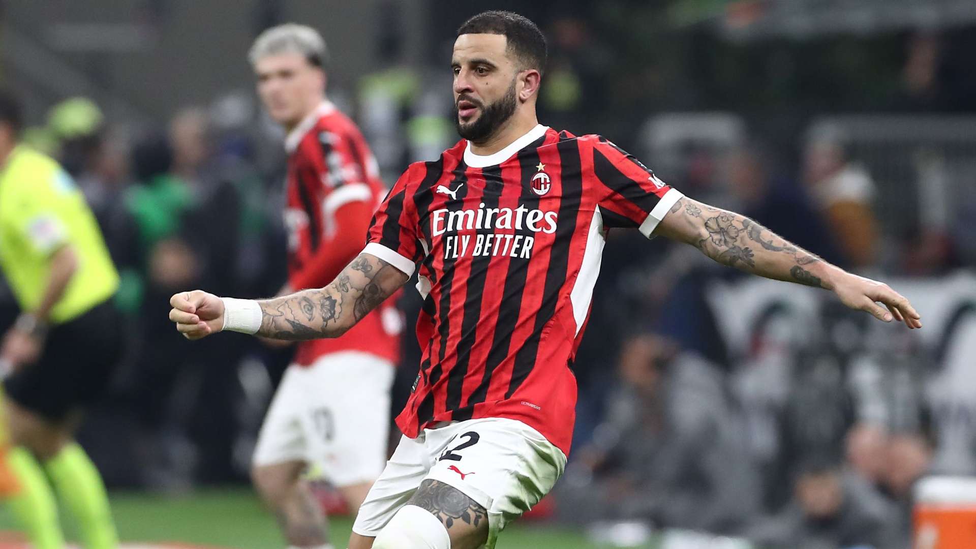 📽️ | Walker's back! AC Milan loanee makes surprise Man City visit  