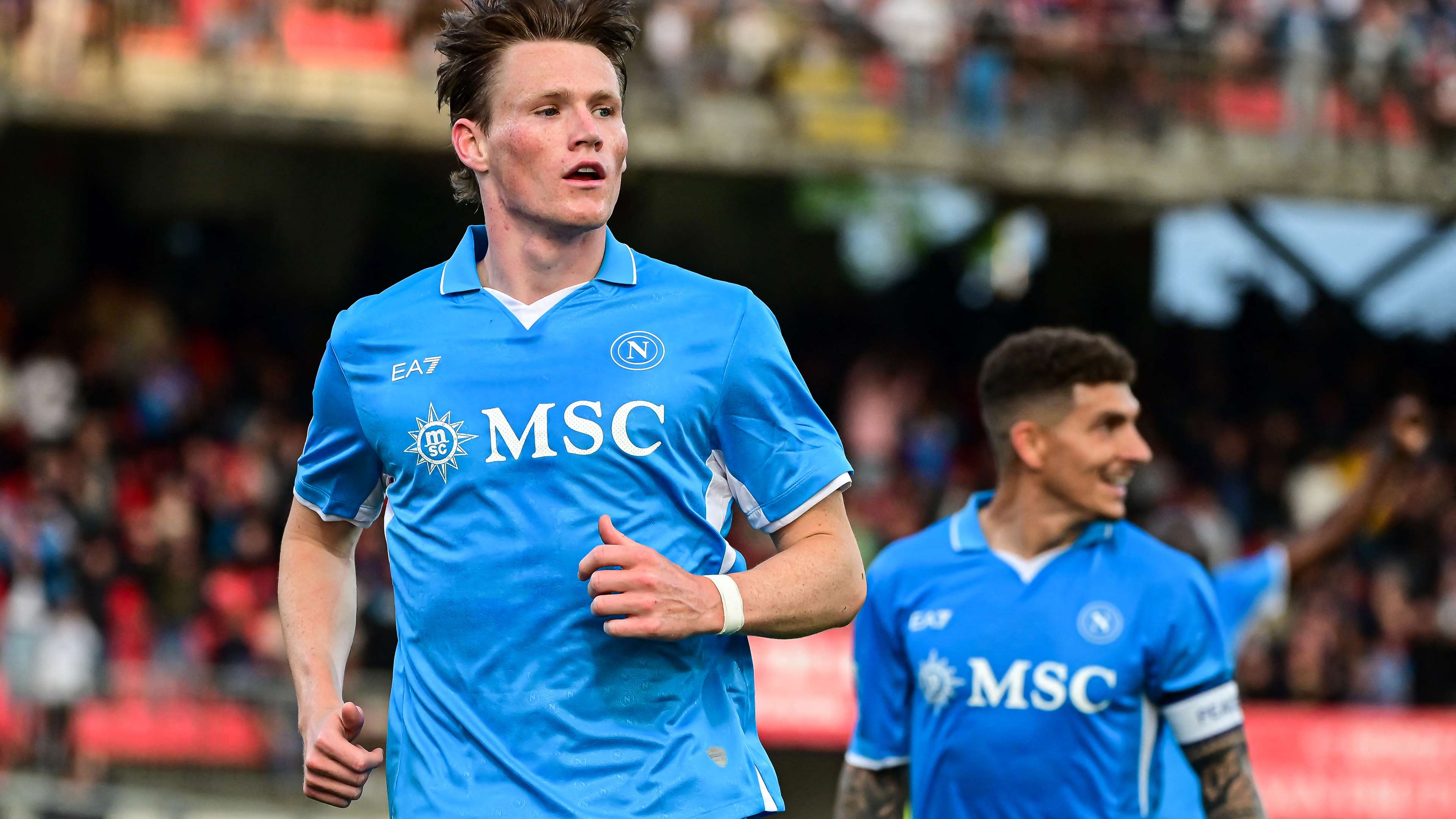 📽️ | McTominay swarmed after bagging 10th Napoli goal of campaign  
