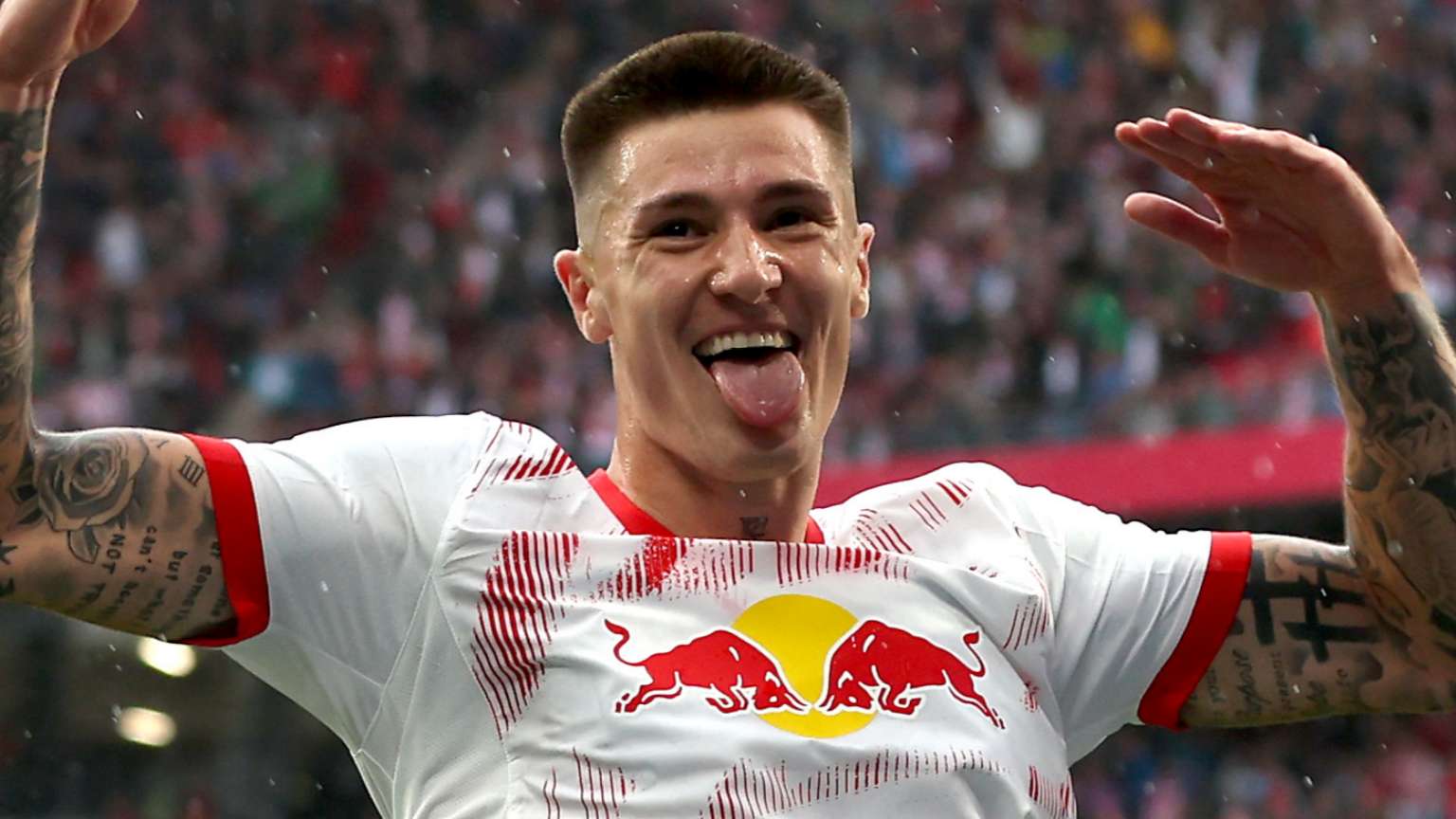 Sesko drops big hint on transfer with social media activity  