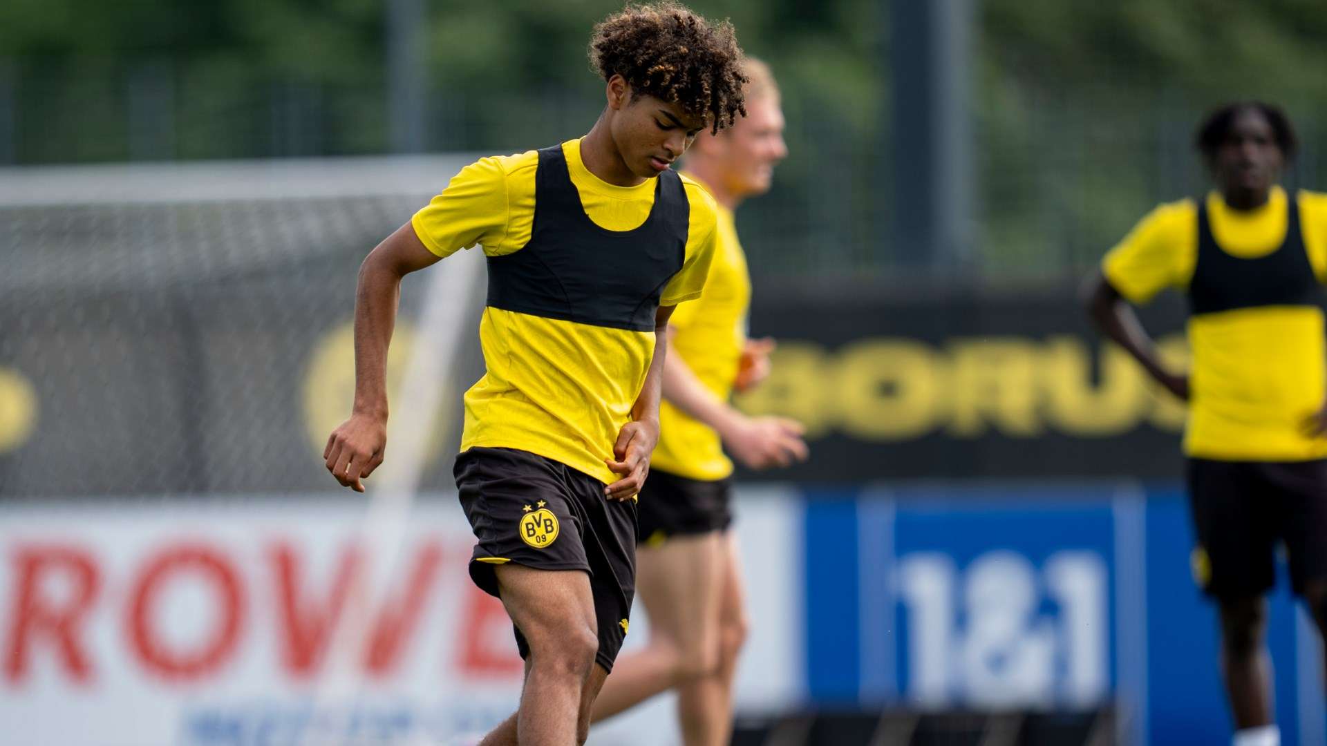 Sources: Dortmund's U.S. teen Albert signs new deal, CWC bound  