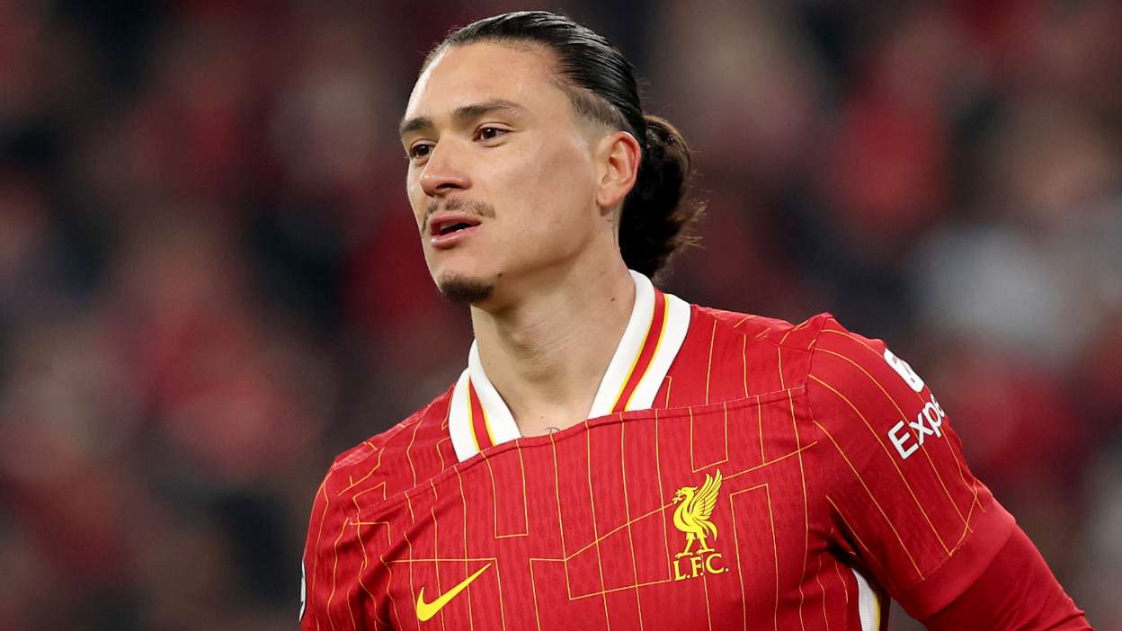 Chelsea urged to 'steer clear' of Man Utd star Garnacho  