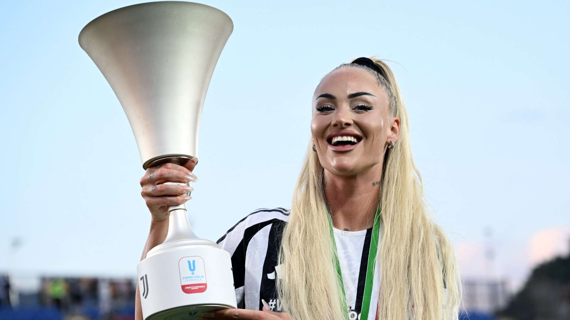 Arsenal confirm second summer transfer as Hinds follows Kelly to club  