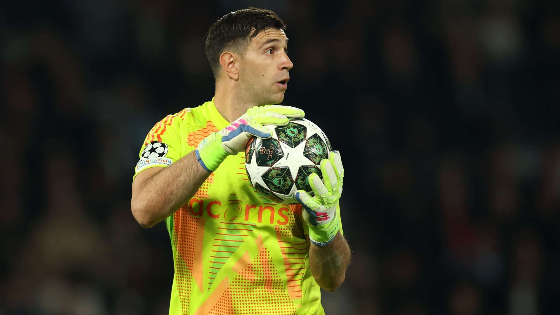 Man Utd weighing up swap deal for Emi Martinez  