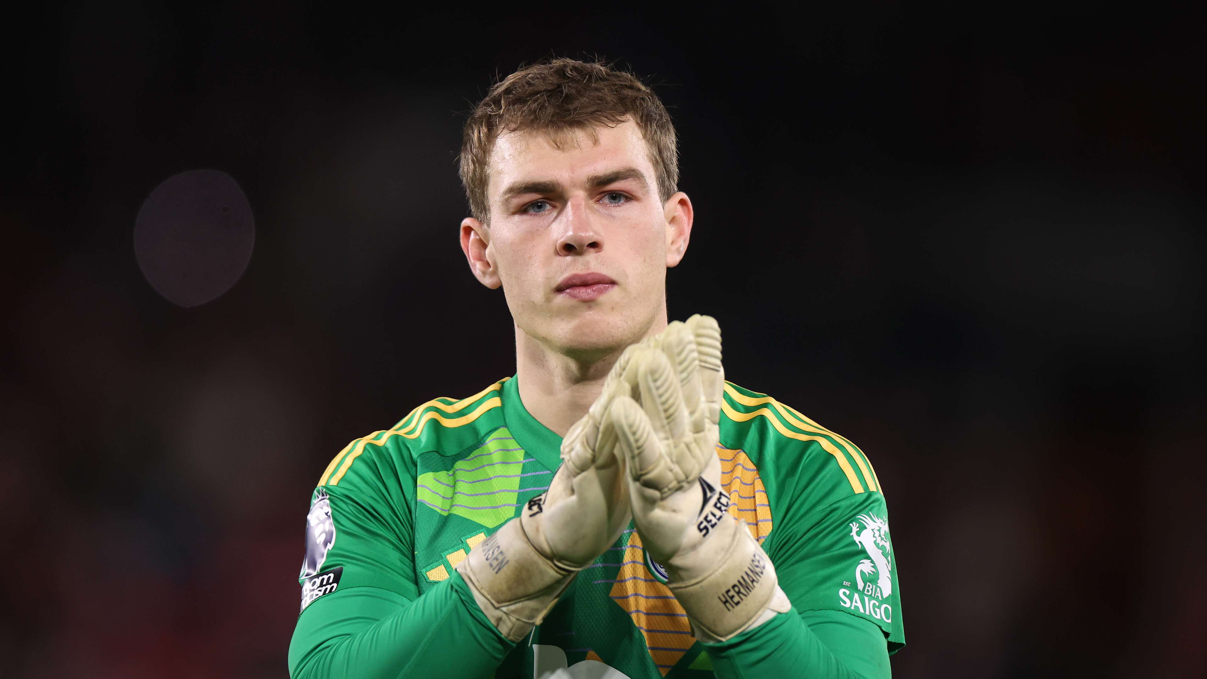 Chelsea ready to rival West Ham for Leicester goalkeeper  