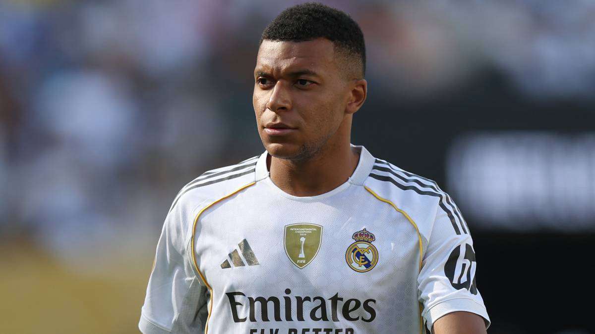 Mbappe officially handed Real Madrid's No.10 shirt  