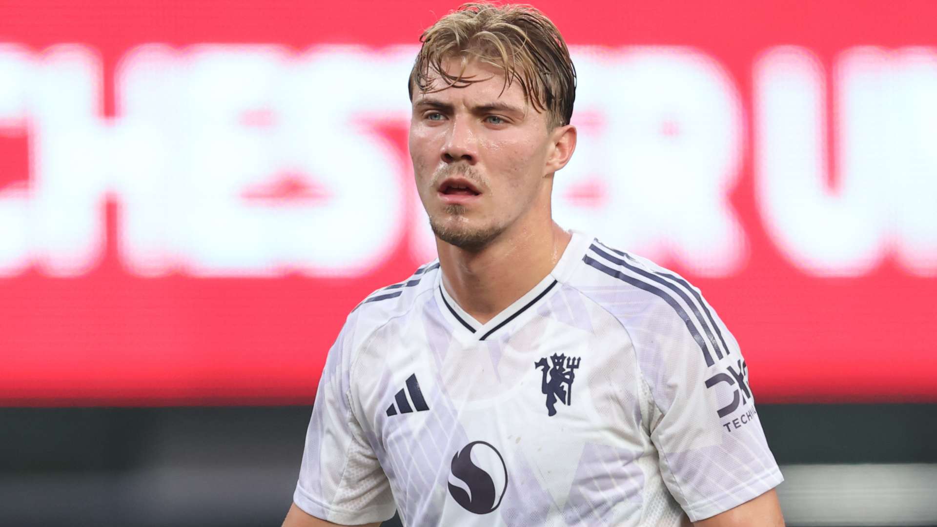 Hojlund to STAY at Man Utd?! Striker's Milan move at risk  