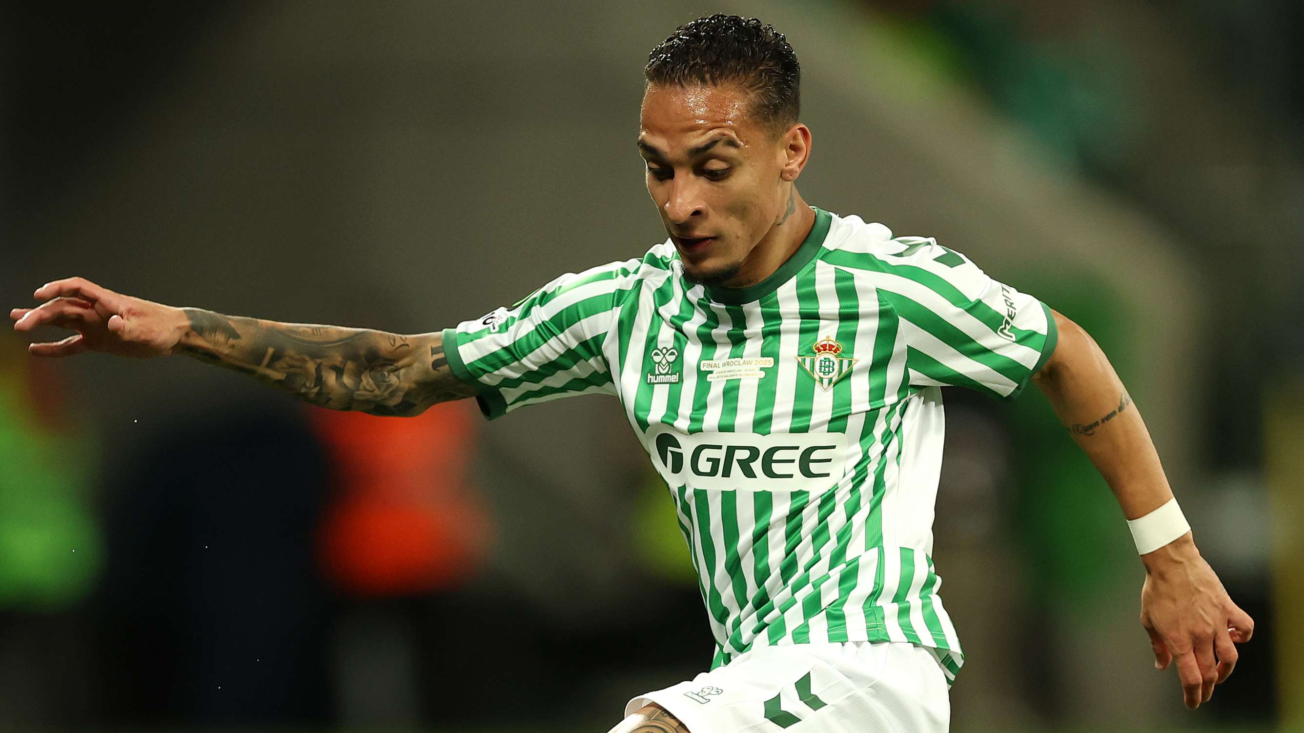 Antony to snub Benfica advances as transfer limbo continues  