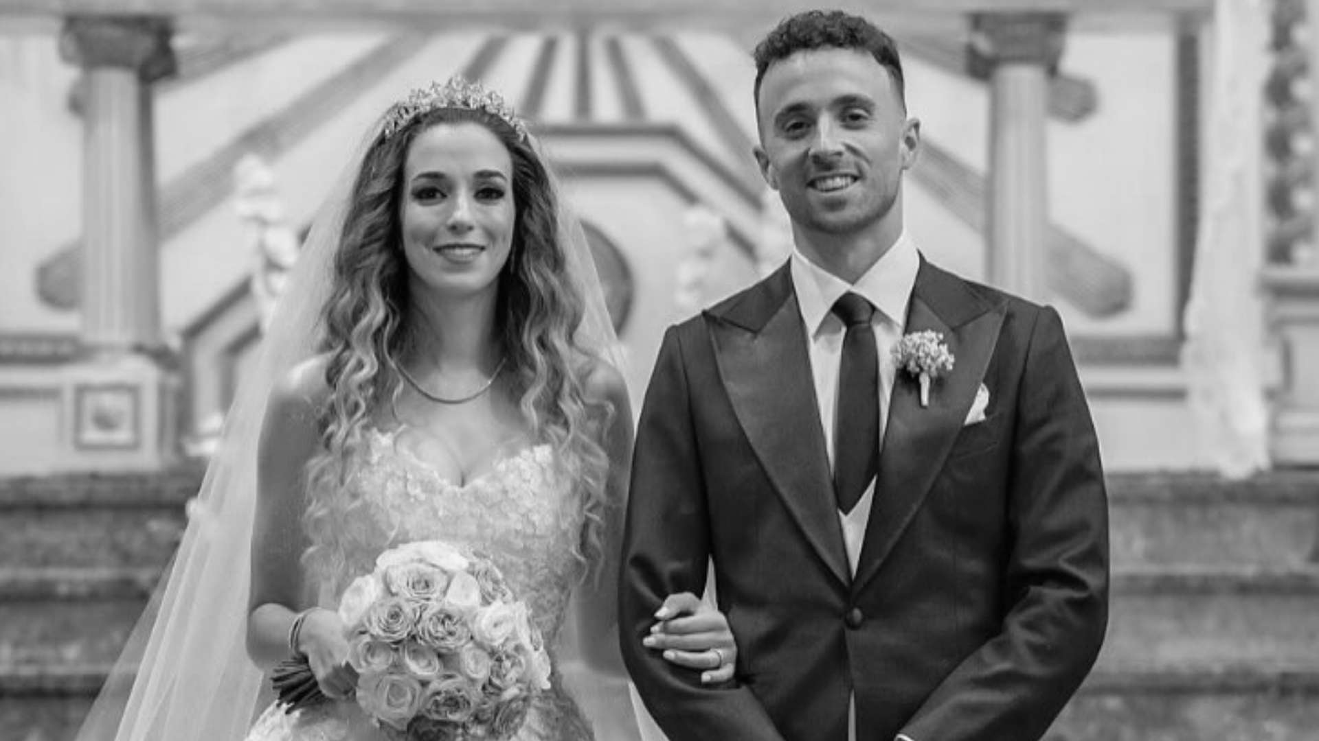 Slot confirms Liverpool pay Jota's contract in full to family  