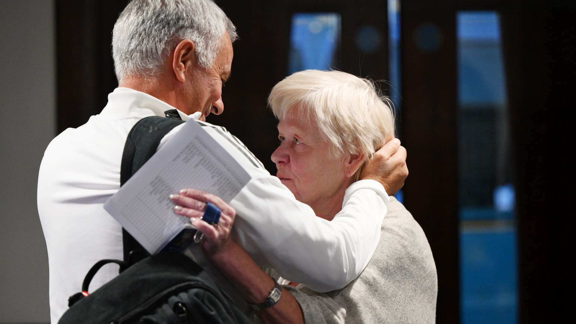 📽️ | Mourinho embraces staff member who has been at Chelsea for 48 YEARS  