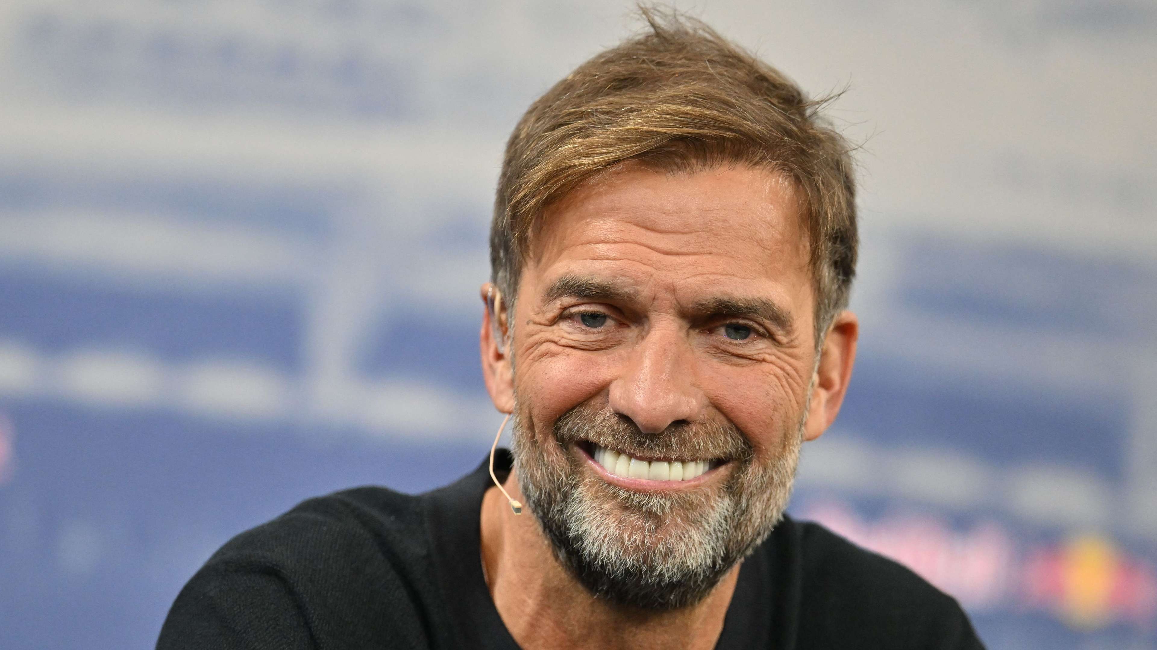 📽️ | Watching sh*t football' - Klopp consoles young Man Utd fan  