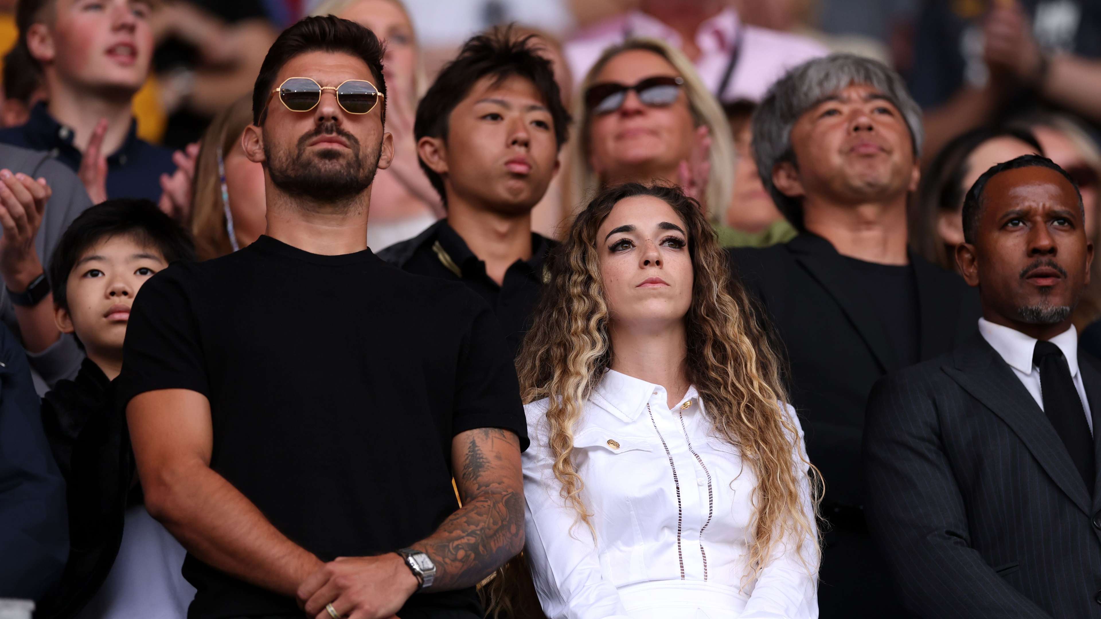 Neves slams magazine after questions over Jota's wife  
