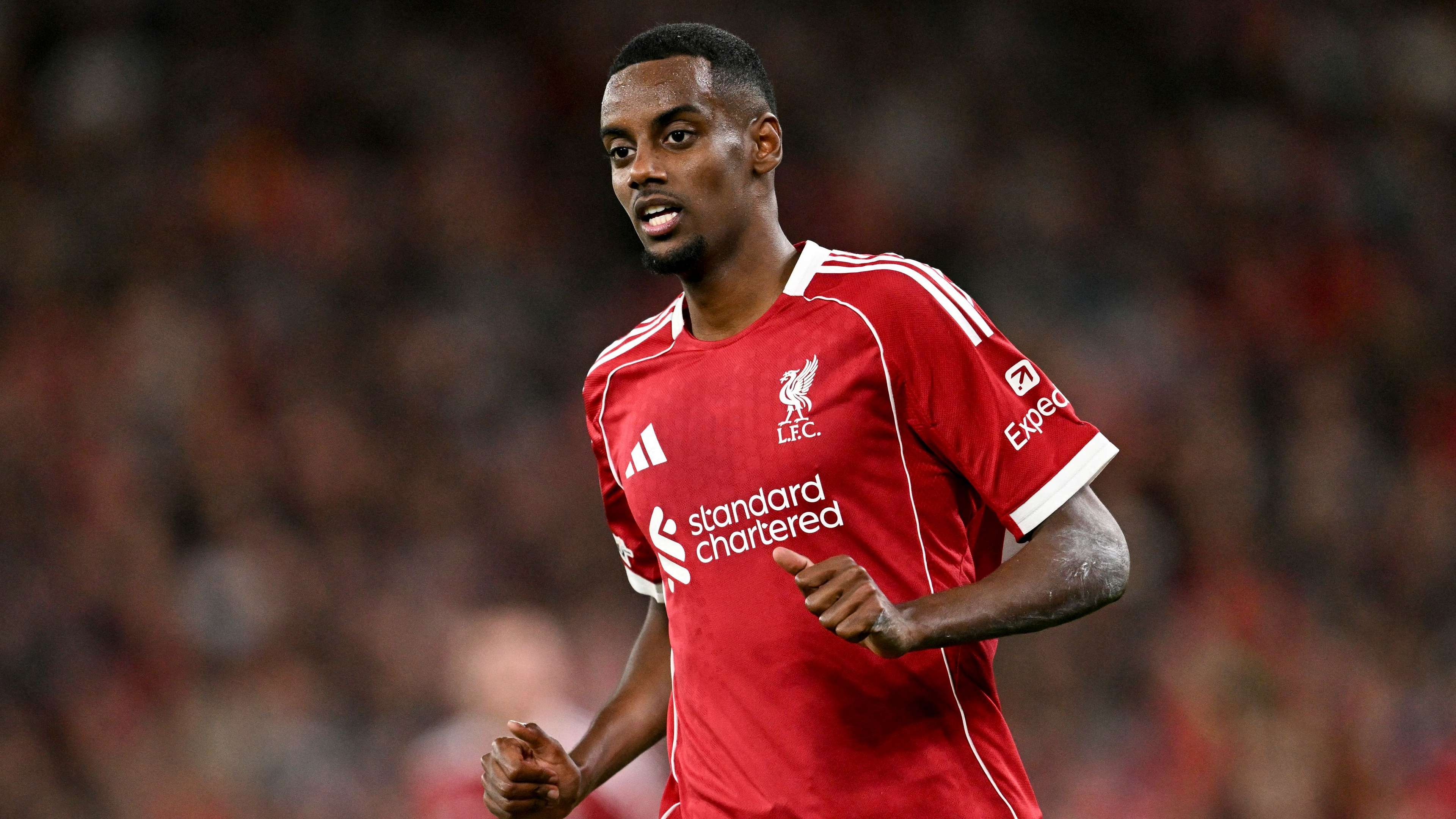 Isak defended from Liverpool criticism by Slot  