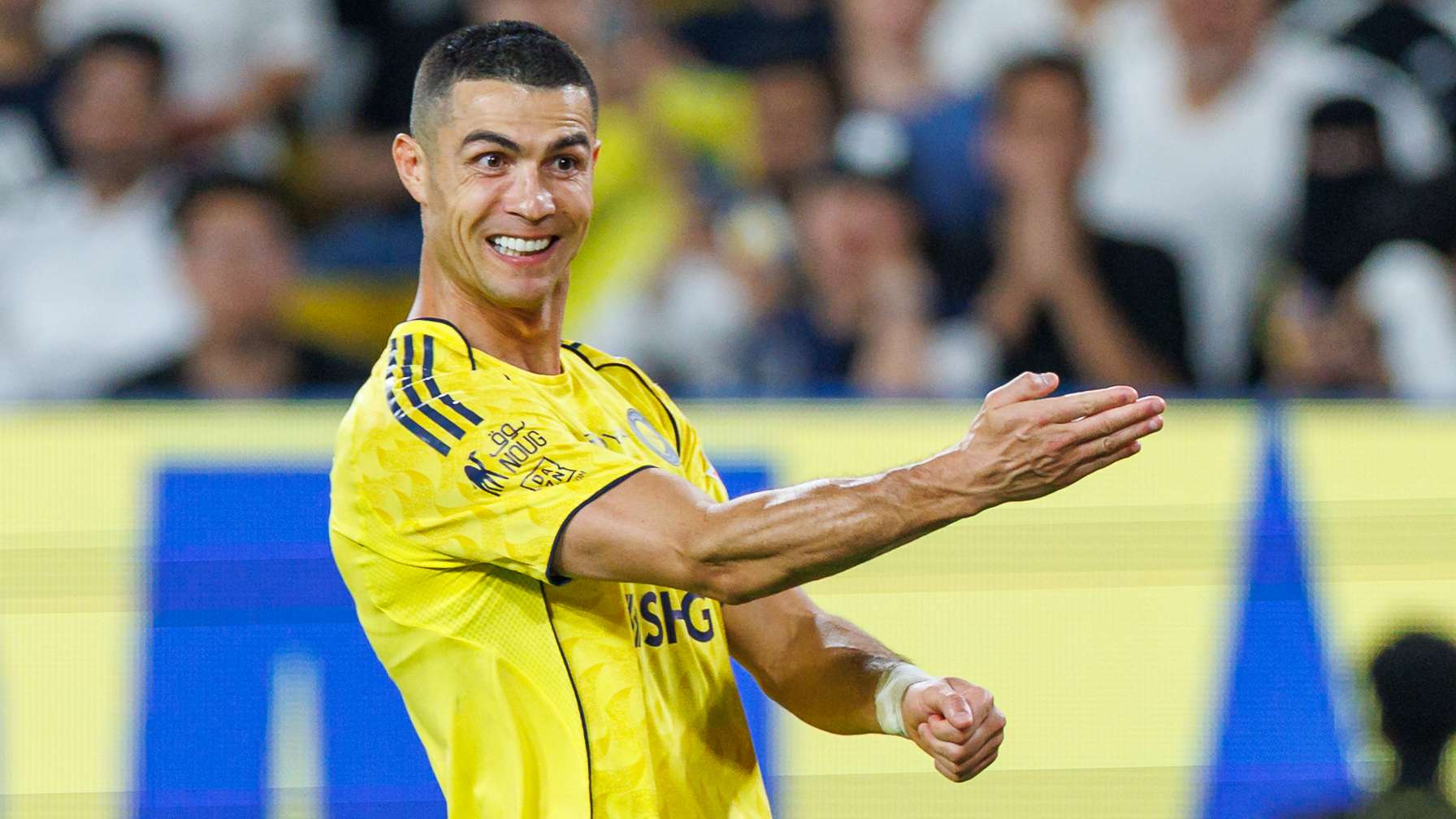 📽️ | Ronaldo smashes home screamer after missing penalty  