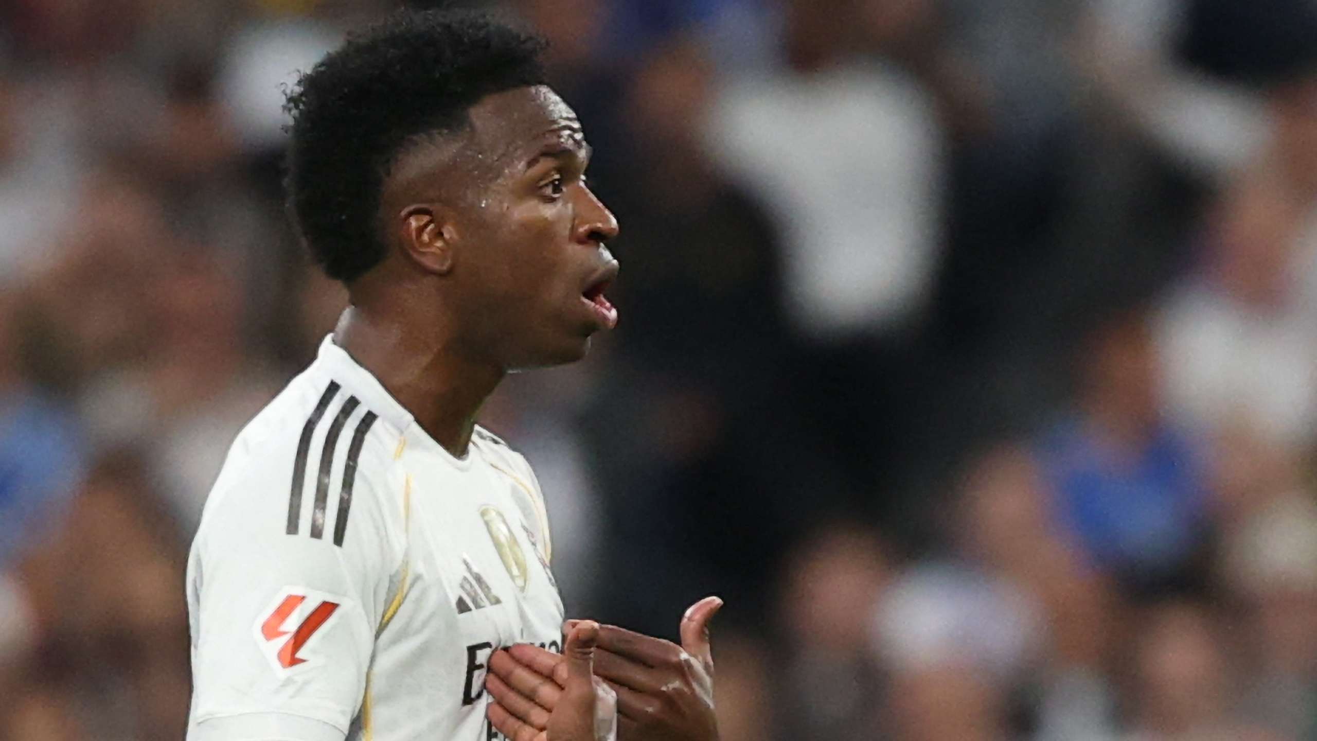 Furious Vini blanks Alonso & storms down tunnel after early substitution  