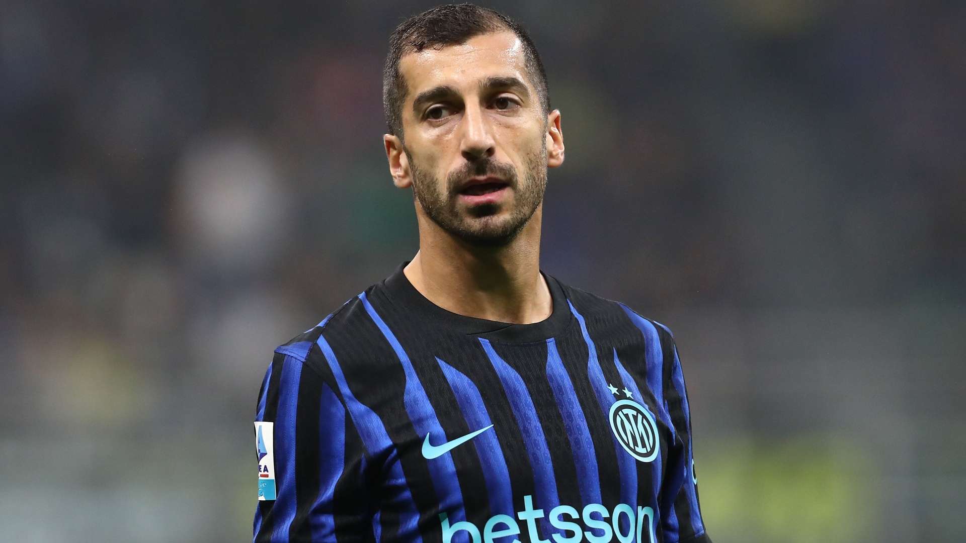 'An illness' - Mkhitaryan tells youngsters to stop using phones  
