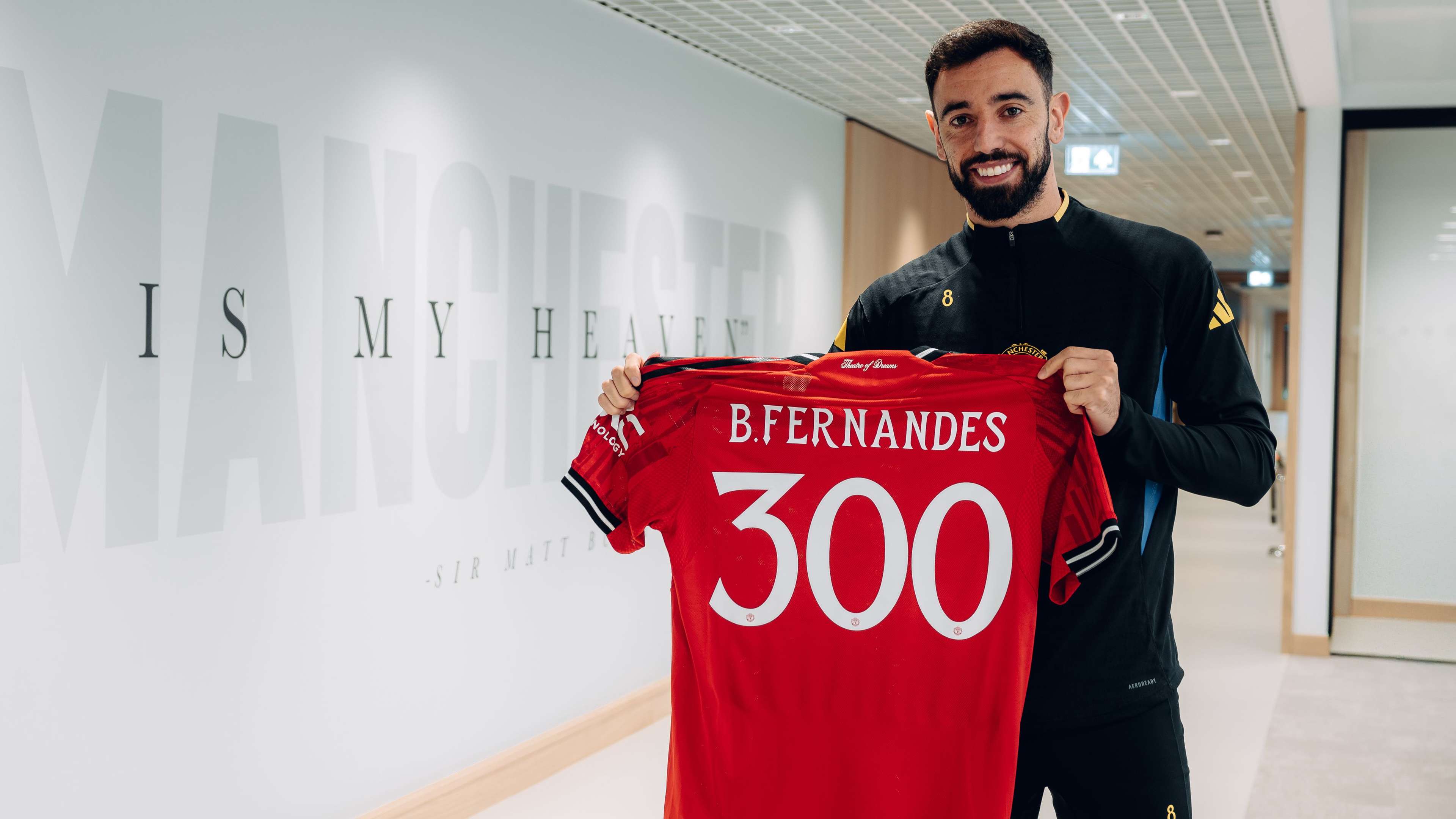 Fernandes hits landmark as captain joins Man Utd's 300 club  