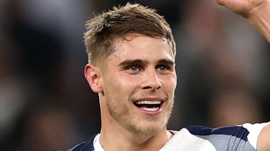 Van de Ven hailed as one of the world's best centre-backs  