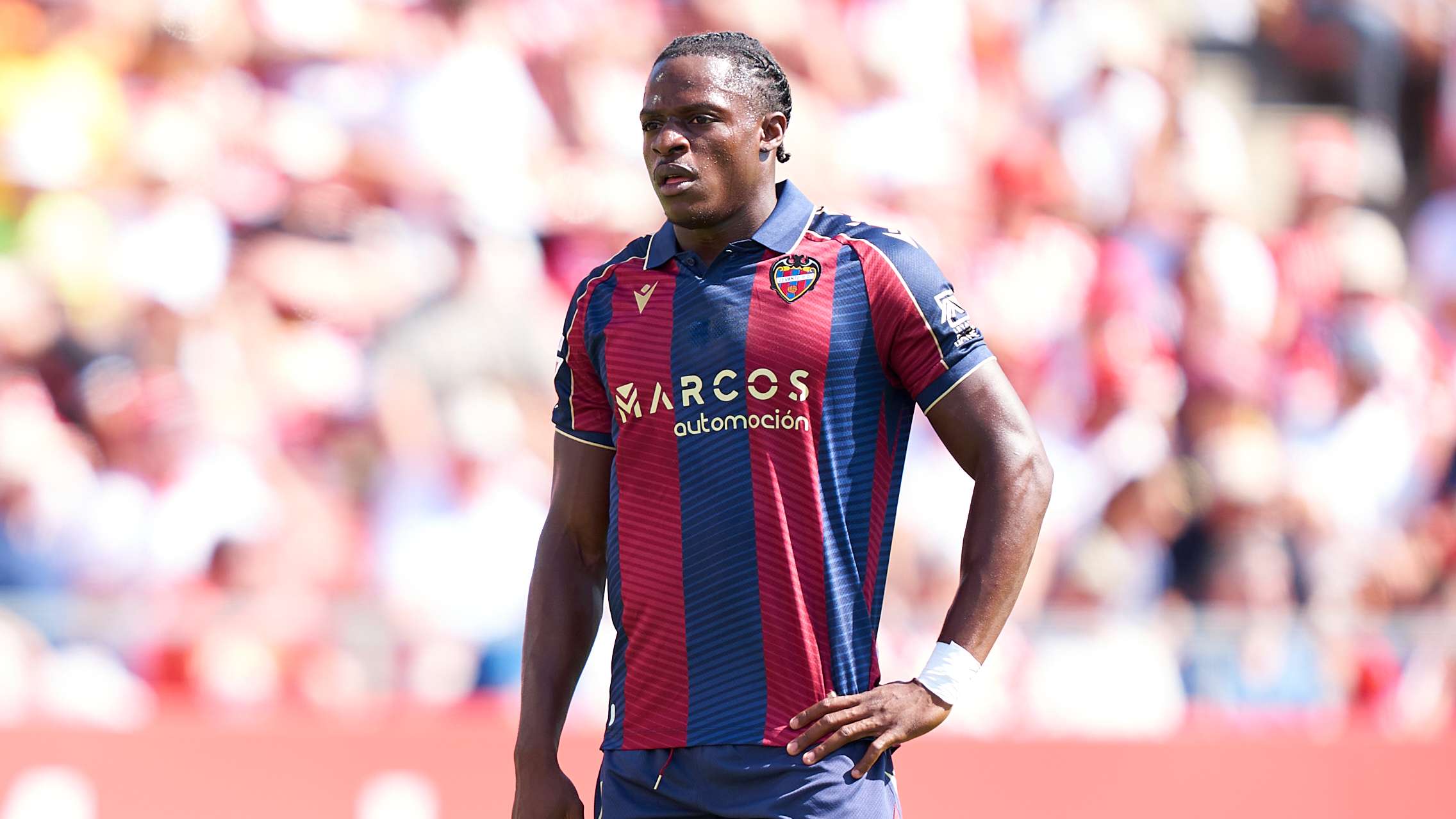 'Dangerous & unpredictable' striker backed for Barcelona move  