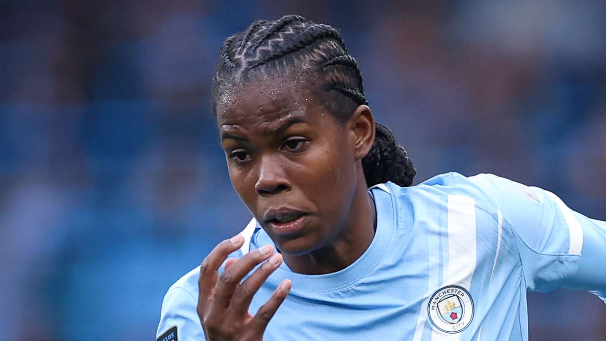 Shaw rescues unconvincing Man City to extend WSL lead  