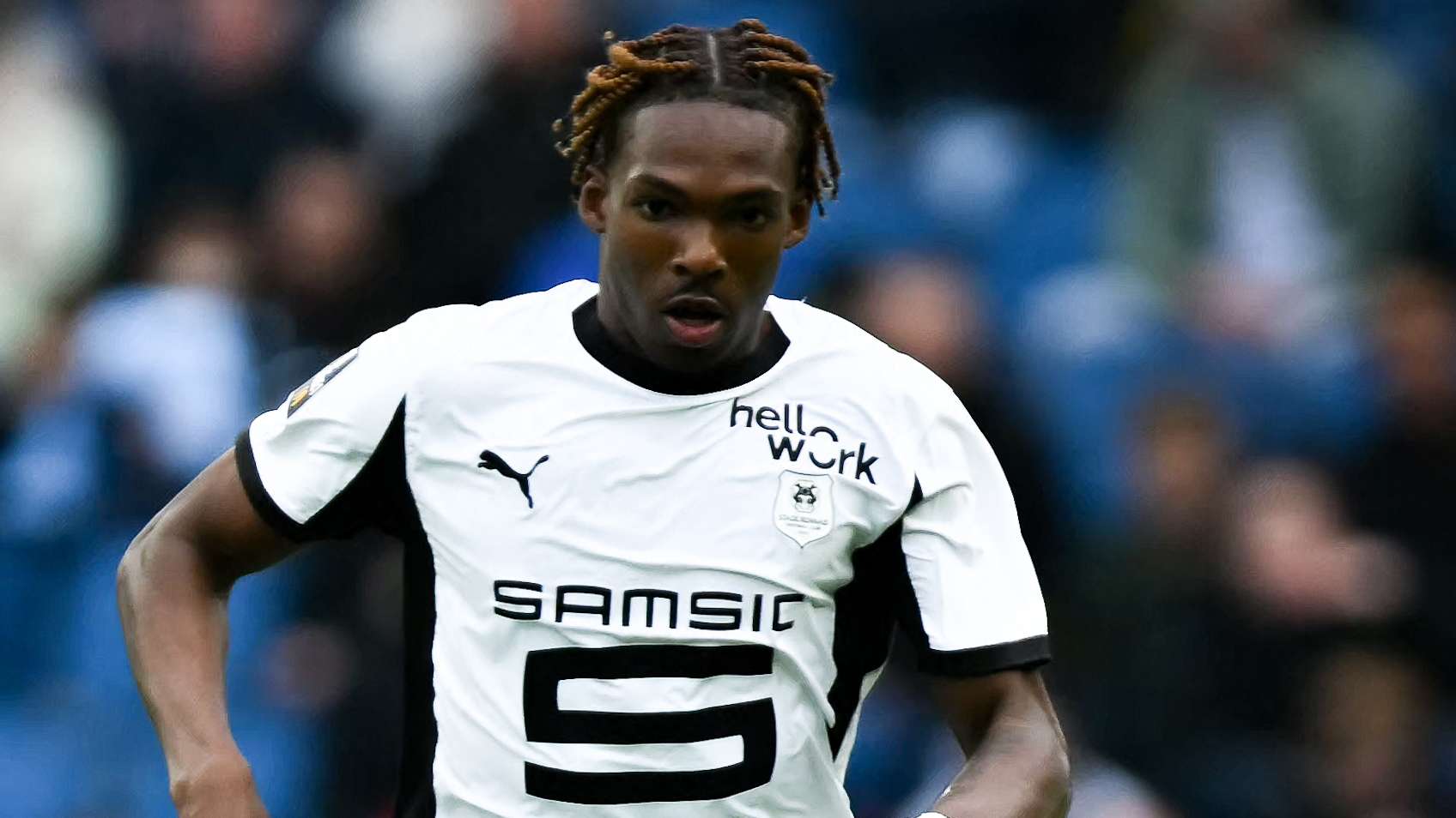 Transfers LIVE: Chelsea hold talks over highly-rated centre-back  