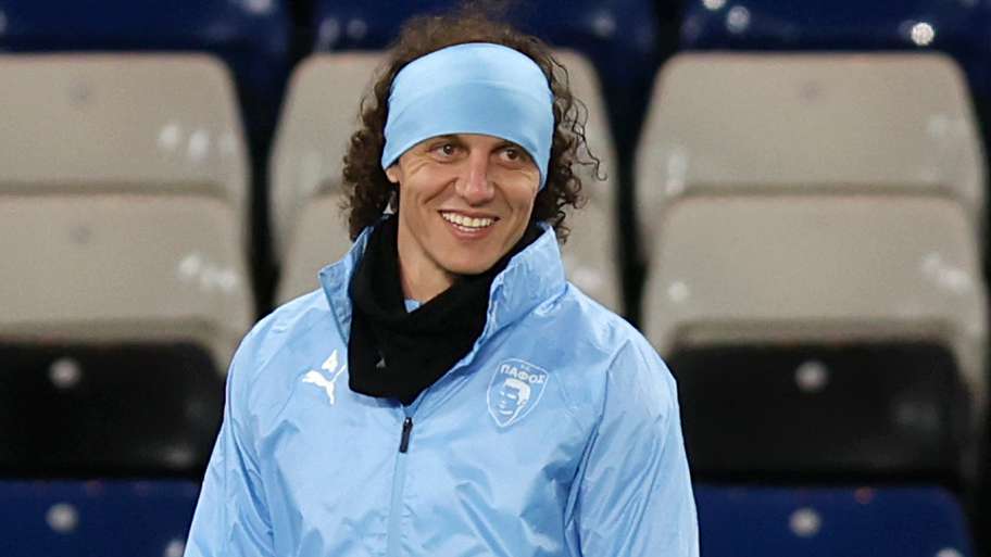 Chelsea legend presents gifts to defender and legendary staff member  