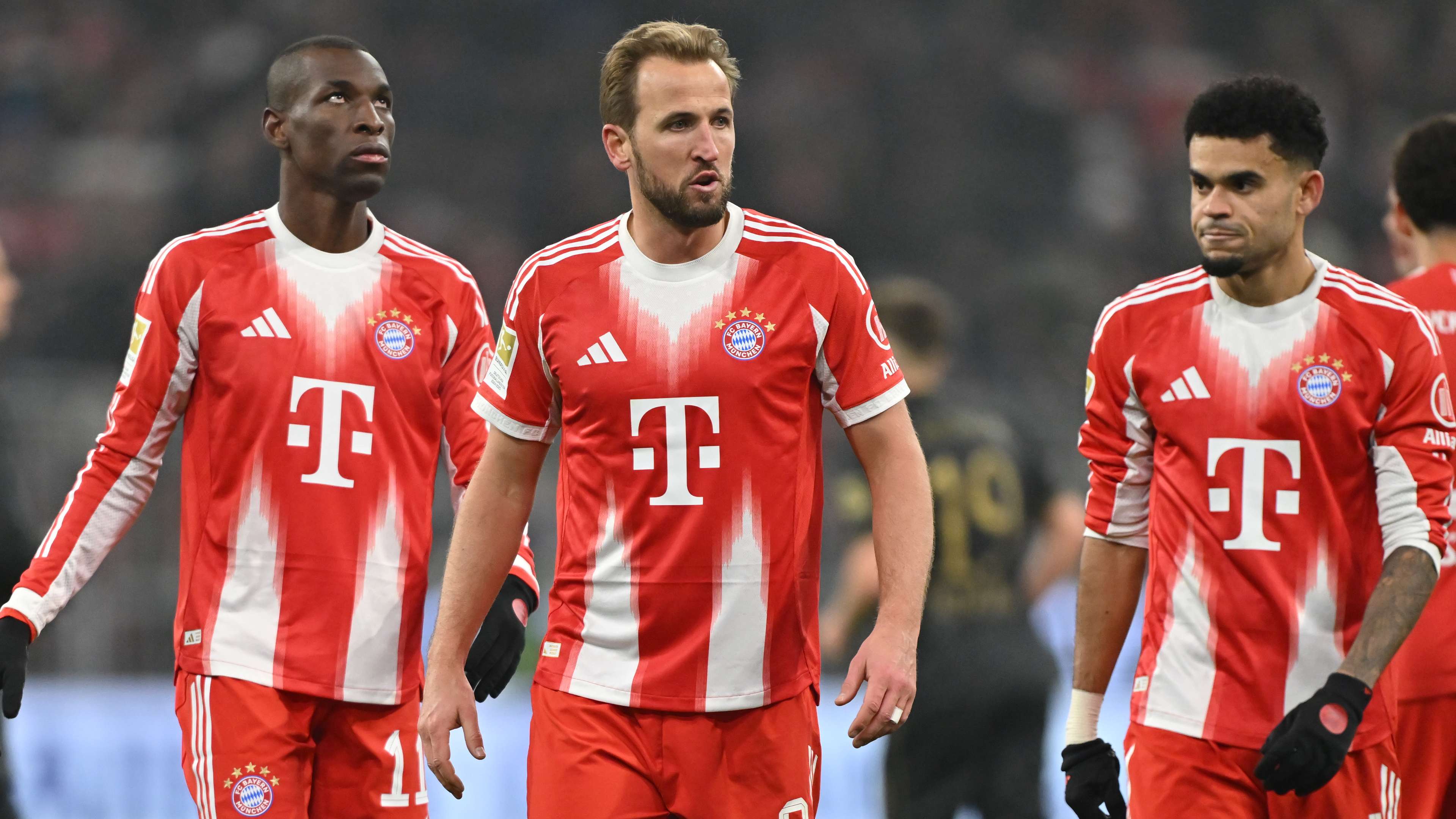Augsburg brutally troll Kane & Bayern with 'not showing up' meme  