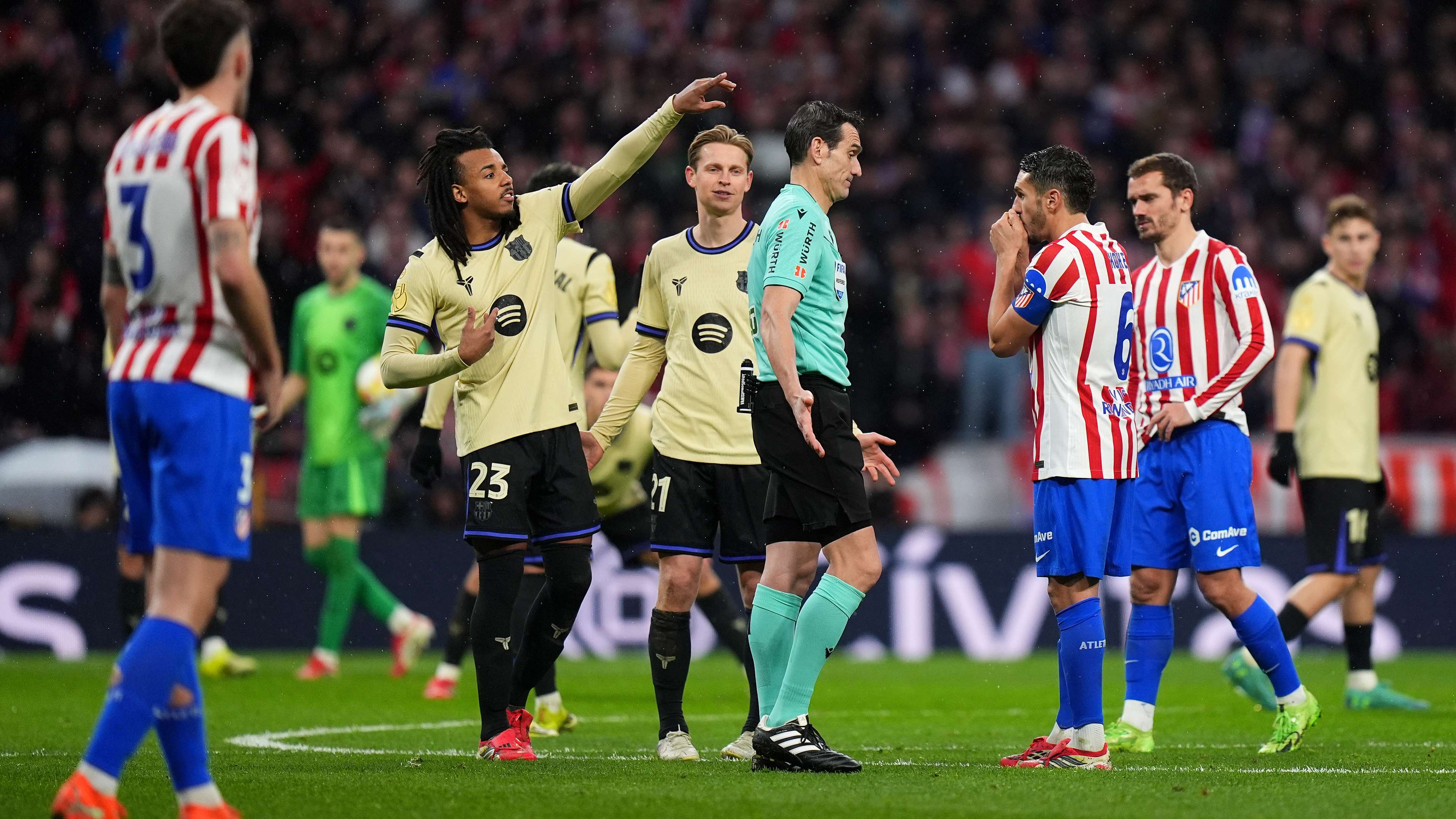 Frenkie de Jong fuming as 'scandalous' eight-minute offside call denies Barcelona  