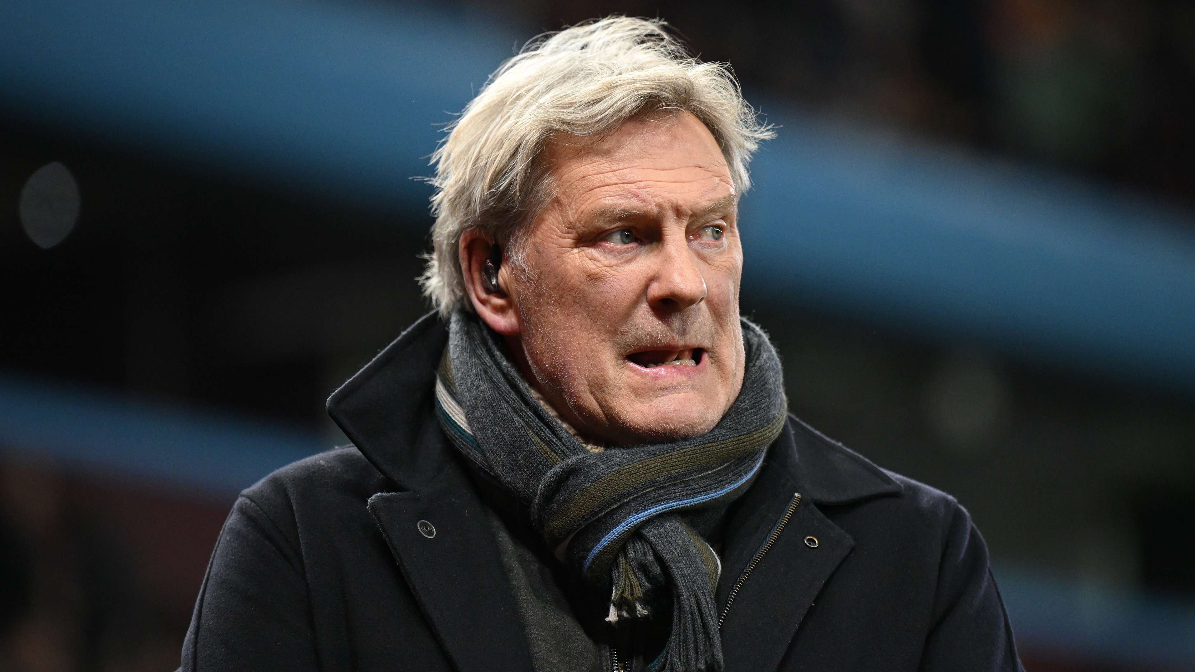 Hoddle offers to step in as Spurs boss amid relegation fears  