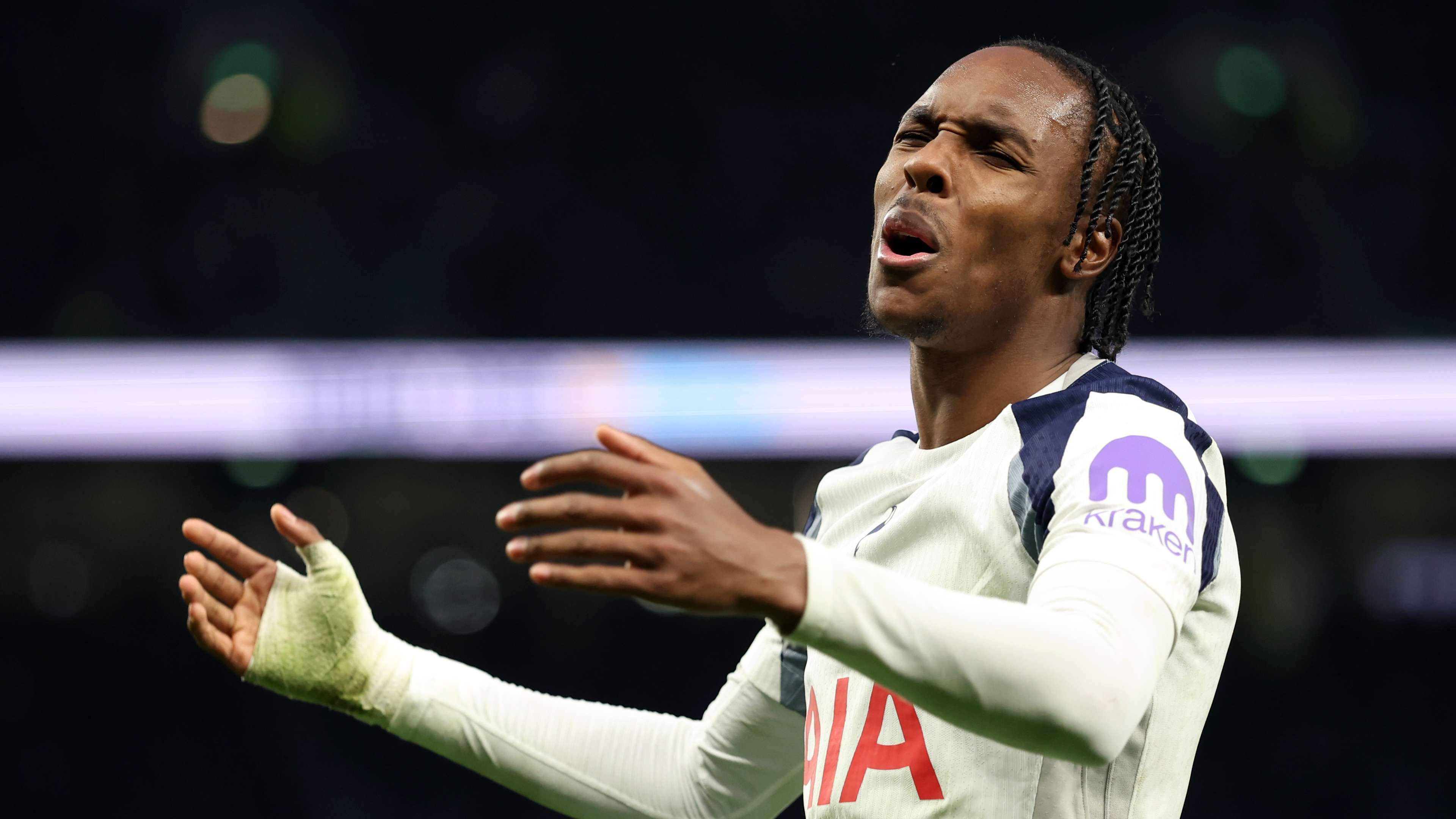 Tottenham star aims clear dig at Arsenal amid 'boring' tactics in PL  