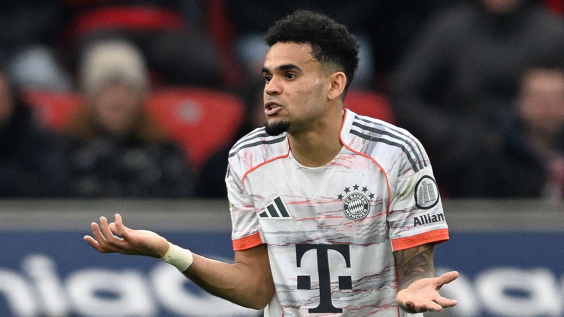 Kompany rages at Diaz red card in Bayern draw  