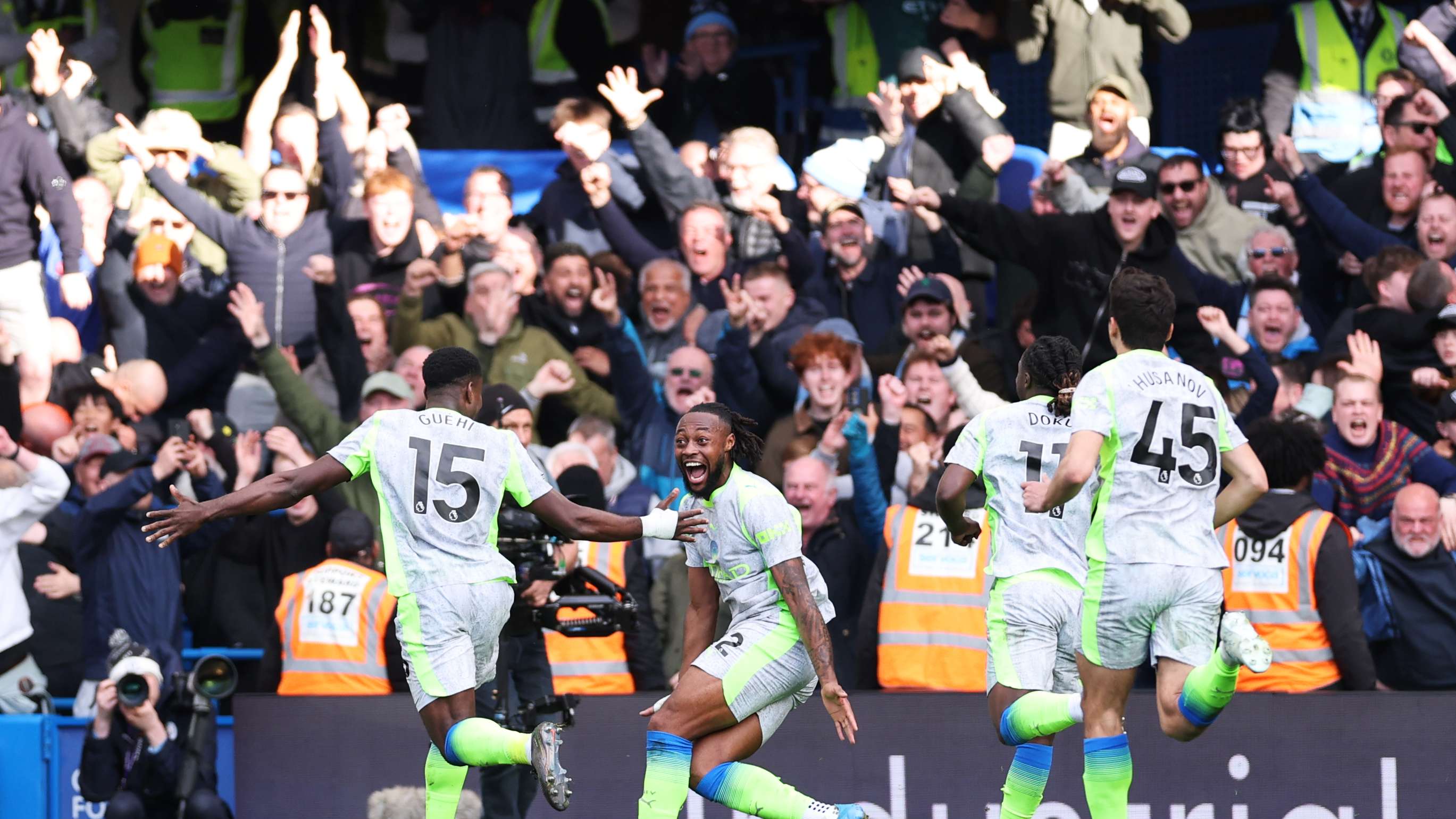 Video: The Premier League title race is intensifying. Manchester City pounced on Arsenal’s slip-up and thrashed Chelsea.  