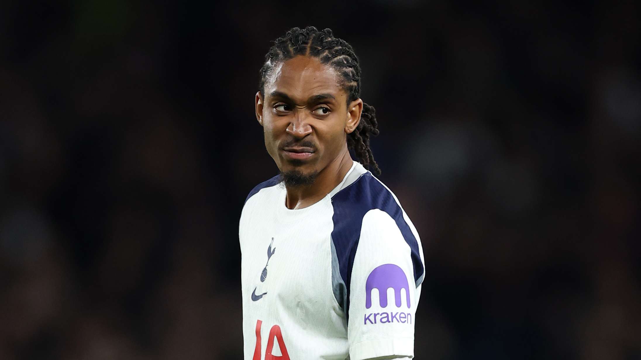 Spence set to play in protective mask due to broken jaw after elbow from Delap  