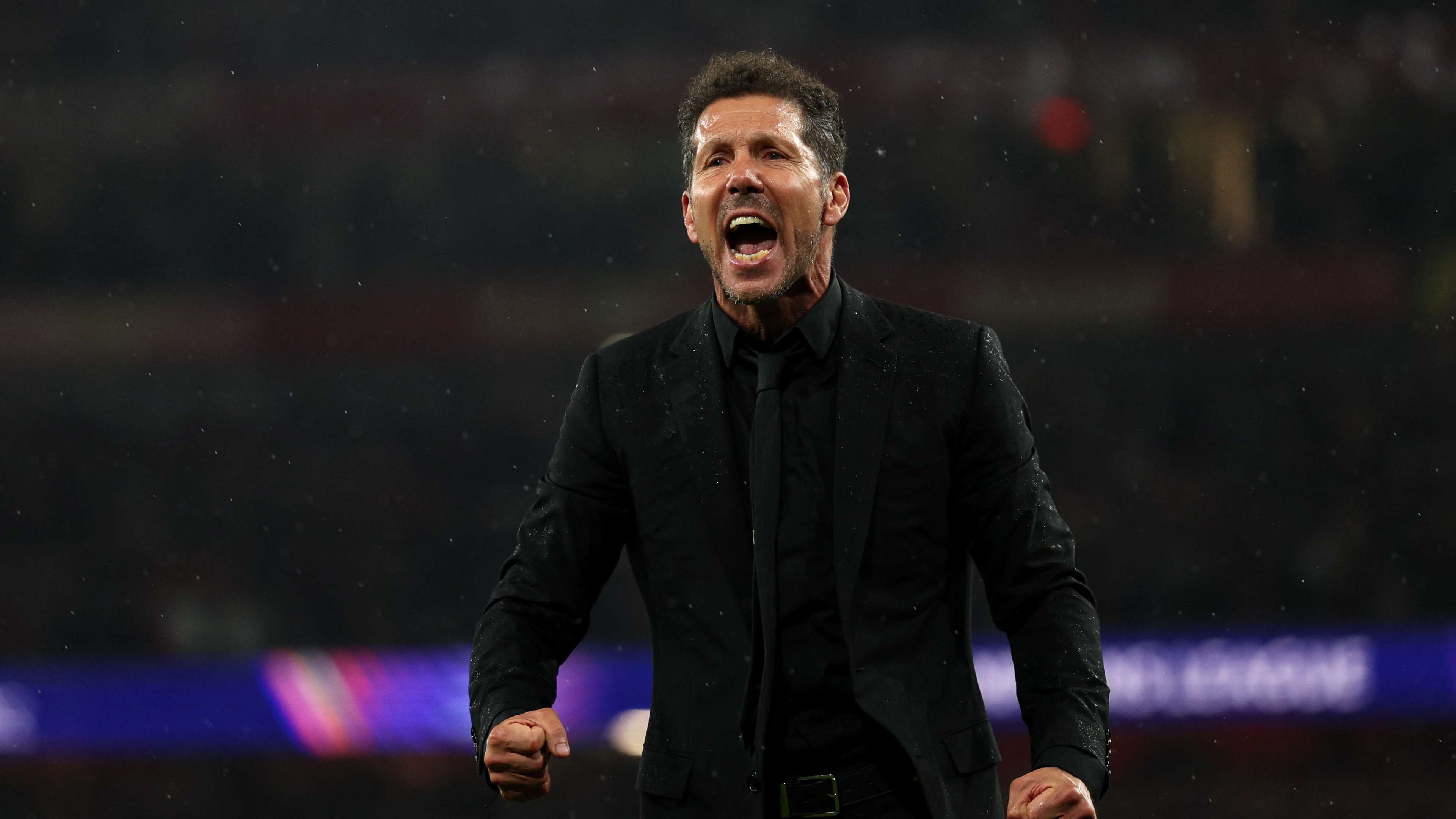 📽️ | Simeone walks on Arsenal badge after Ben White spat  