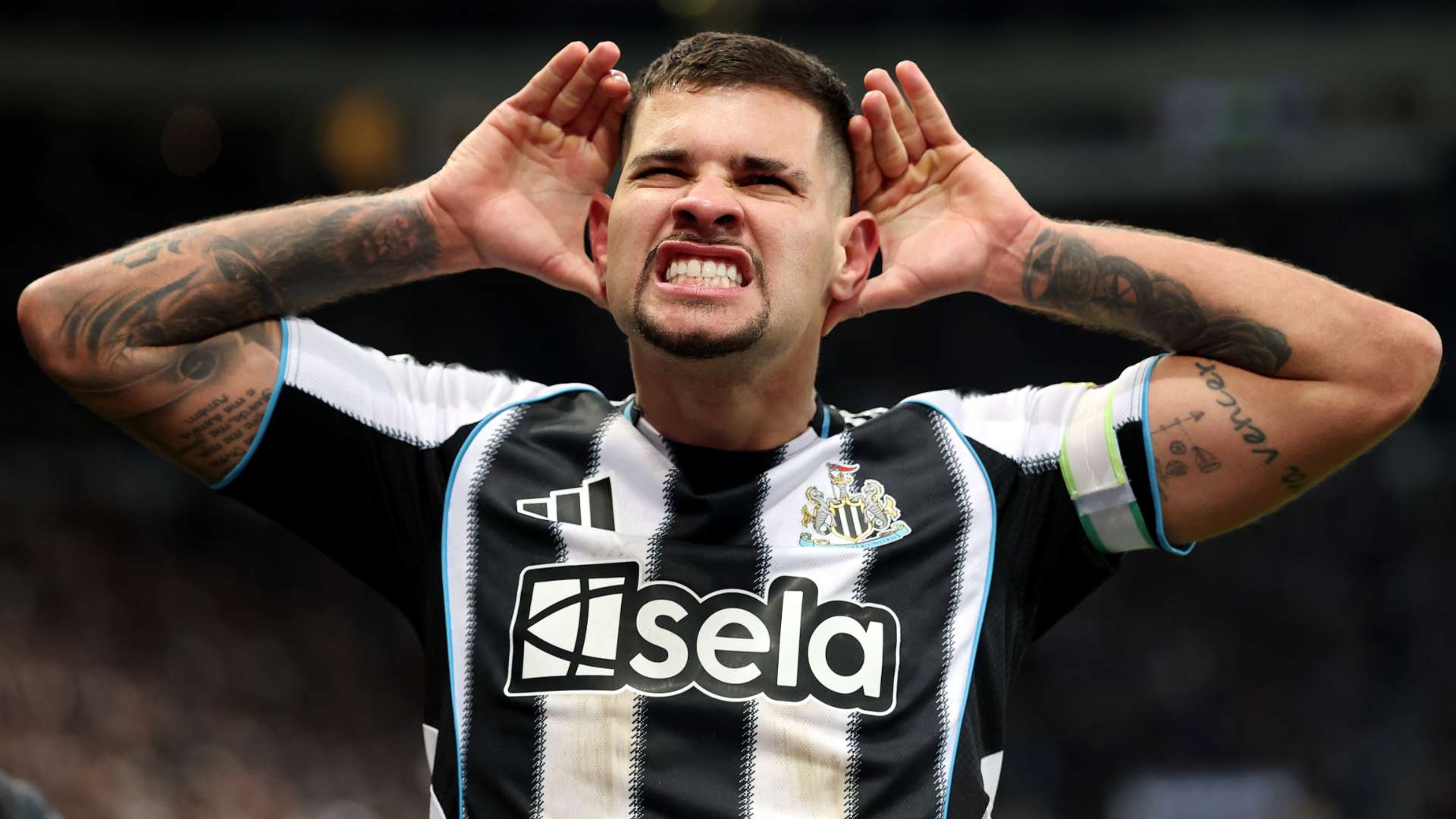 Arsenal raise the challenge flag in the race to sign Guimarães  