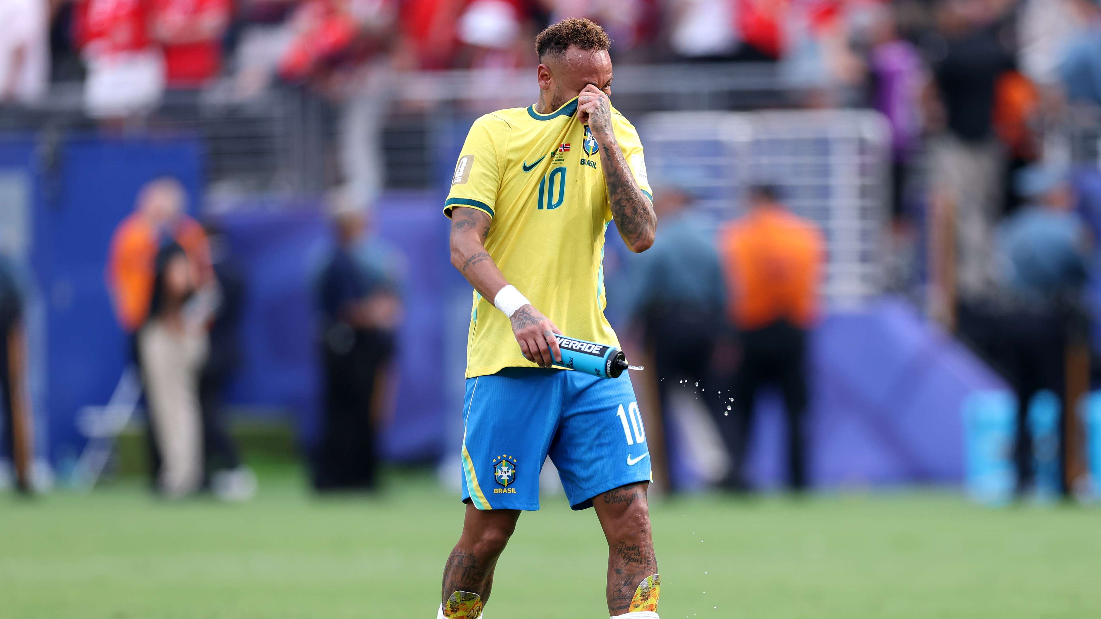 🎥| Neymar spotted on mobility scooter after Brazil World Cup exit  