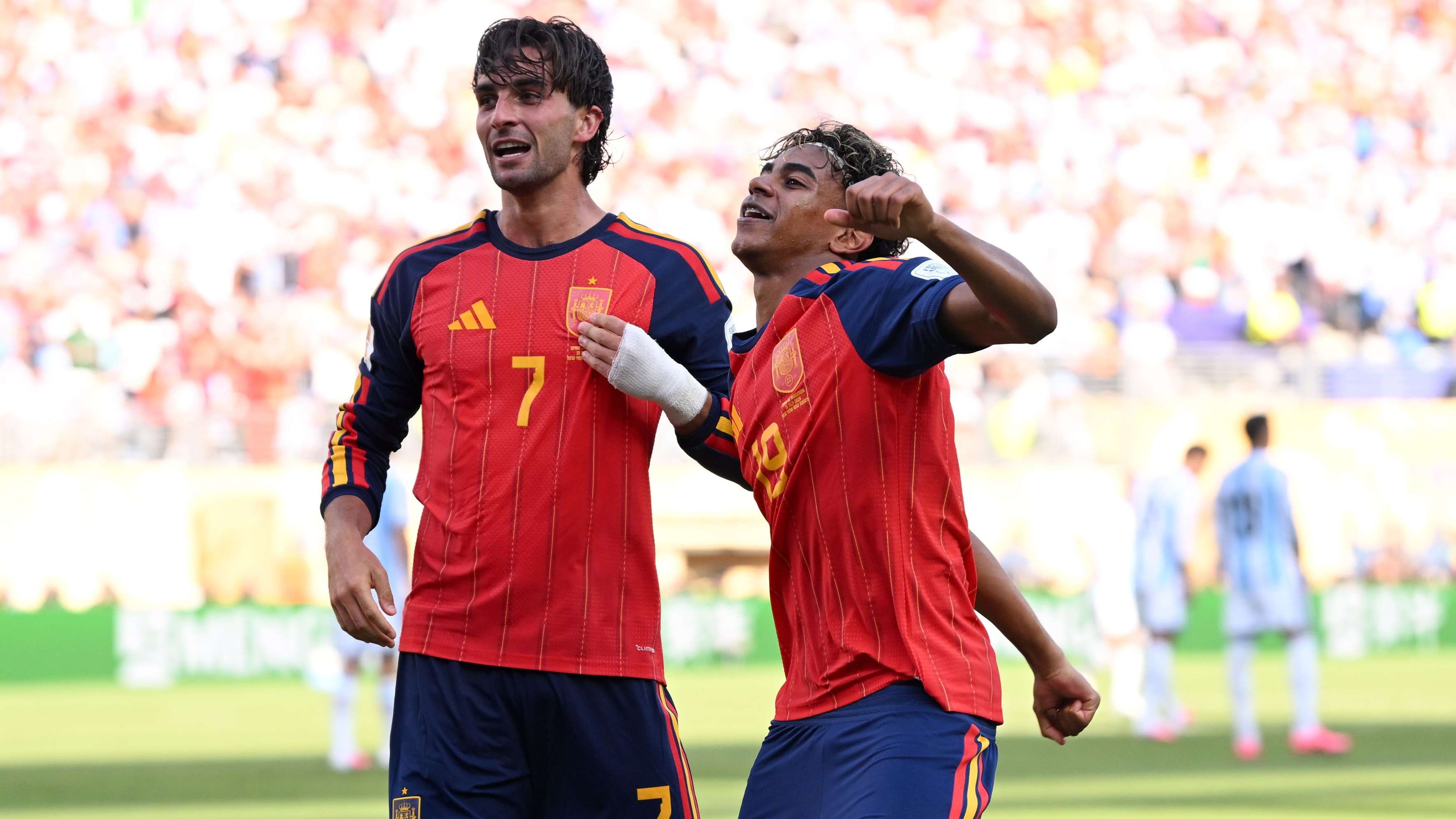 Yamal's party island and Torres: enjoyment before the Barcelona meeting  