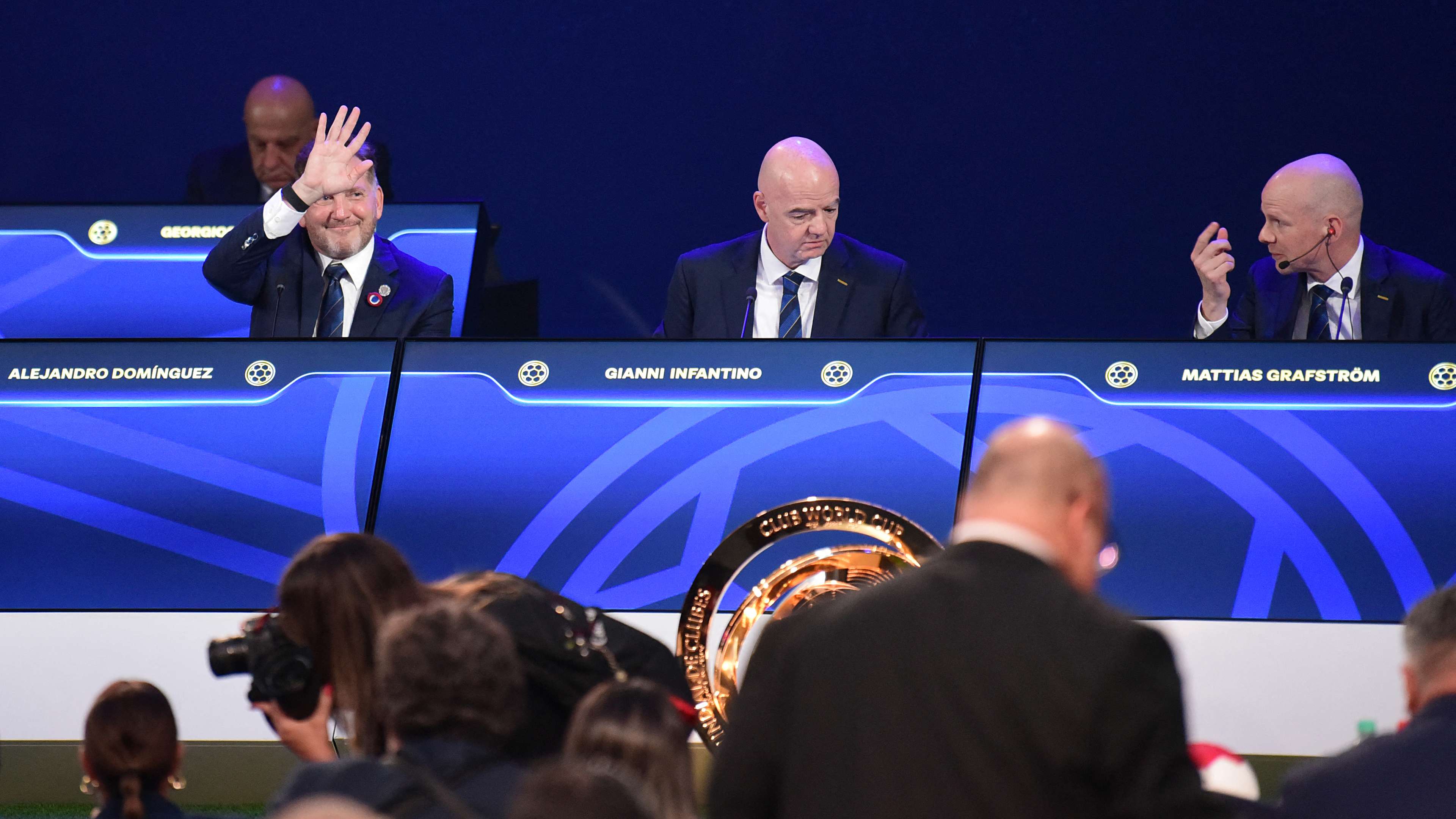 "A period of turbulence that is hard to understand": FIFA's secretary general breaks his silence with a lengthy message  