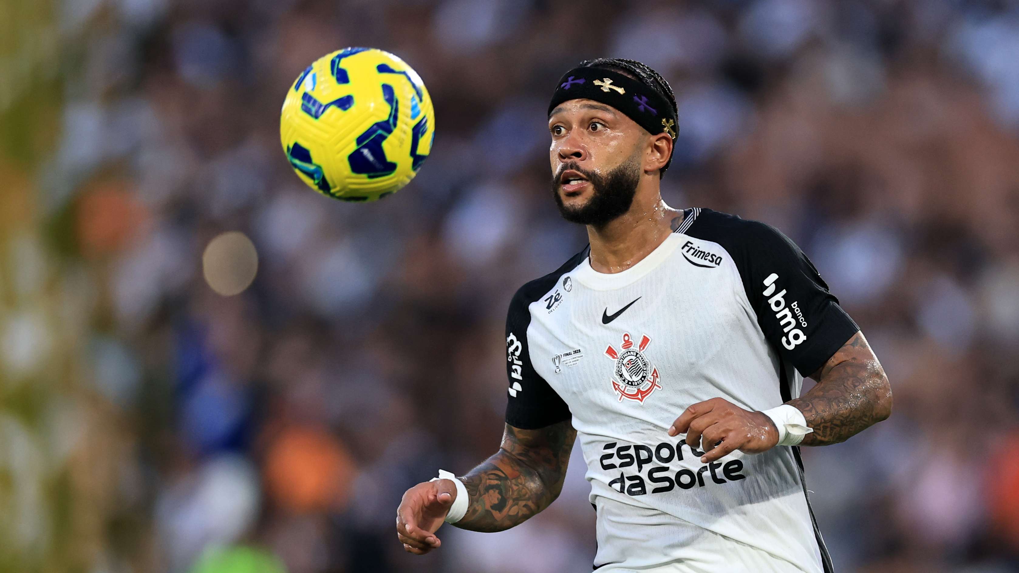 Fantasy demands: Depay wants half of Corinthians' revenue, plus the stadium for two days  