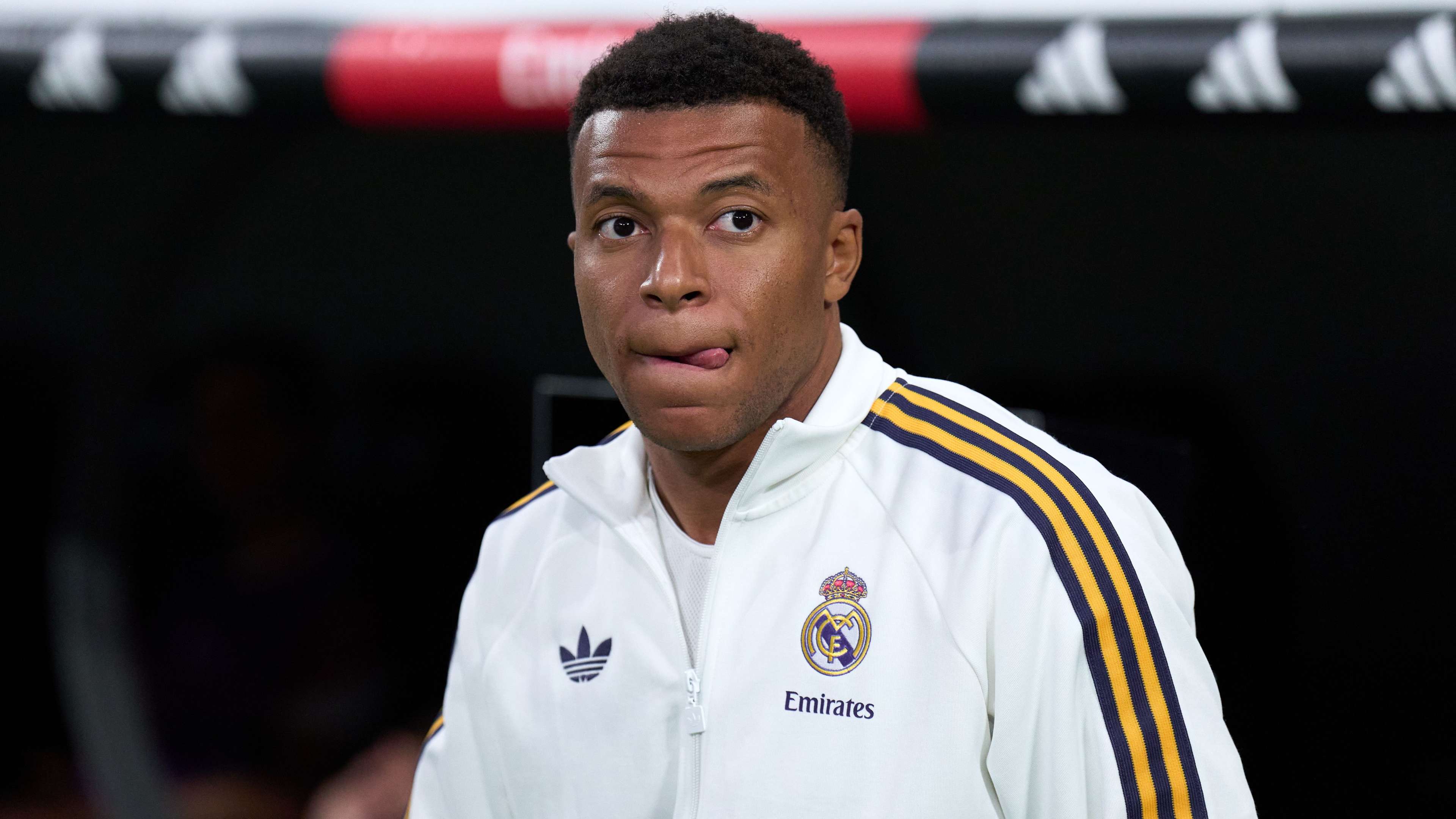 Video: Madrid star in Barcelona's embrace: Mbappe sparks controversy with his girlfriend before returning to Madrid  
